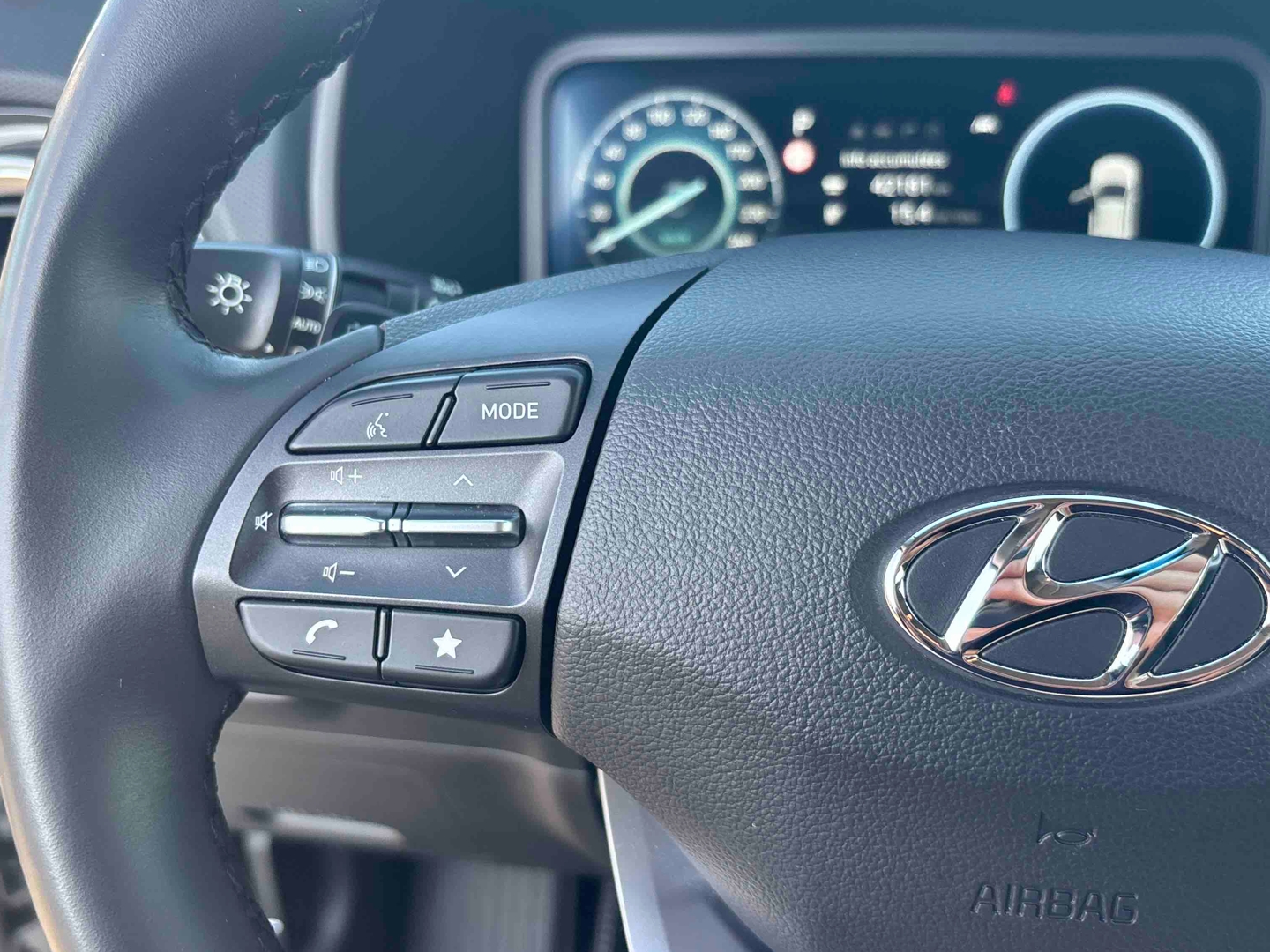 HYUNDAI Kona Electrique 64 kWh - 204 ch Creative - Véhicule Occasion - Océane Auto HYUNDAI Kona Electrique 64 kWh - 204 ch Creative - Véhicule Occasion Océane Auto