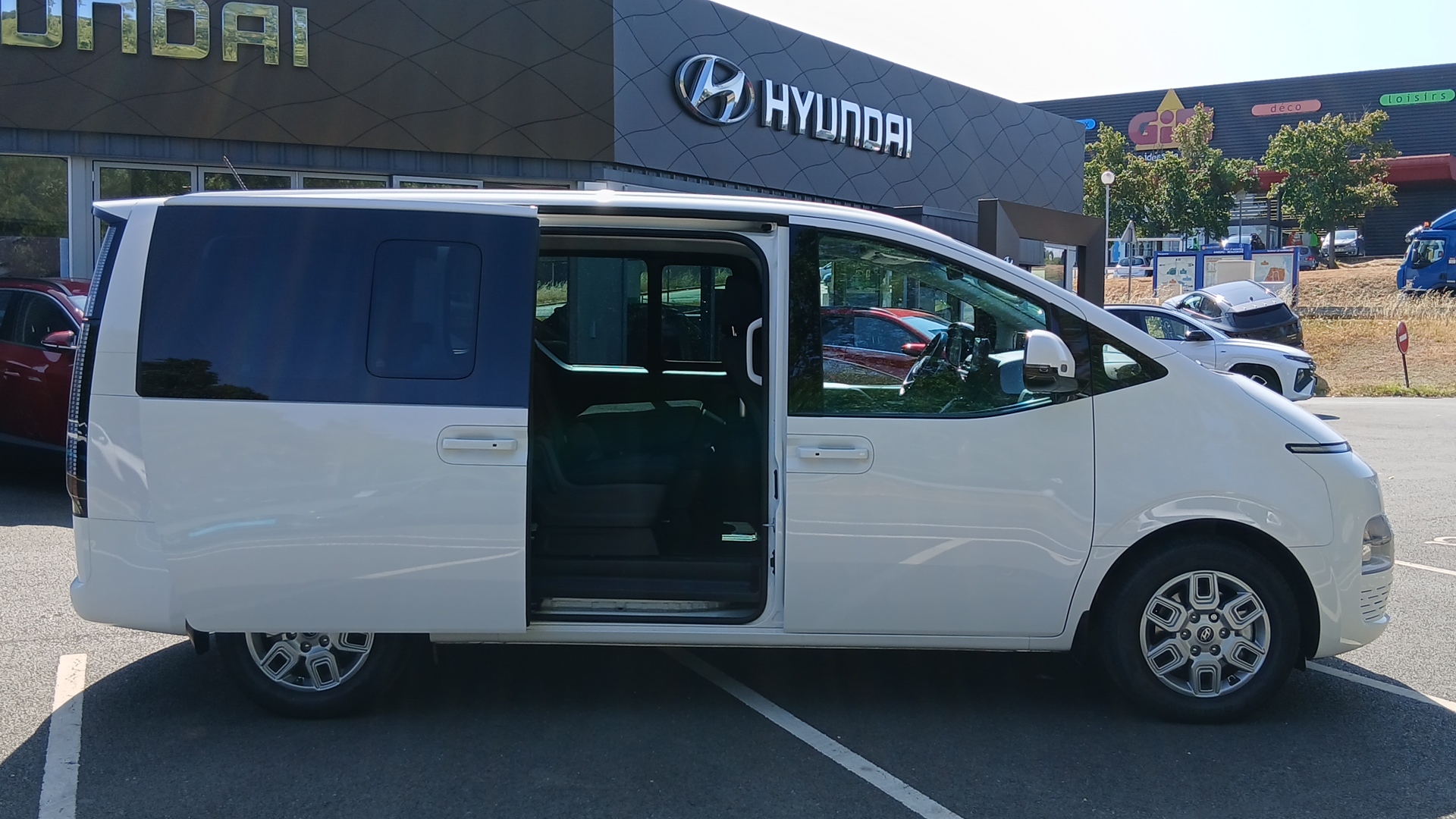 HYUNDAI Staria 1.6 T-GDI 225 Hybrid BVA6 Creative - Véhicule Occasion - Océane Auto HYUNDAI Staria 1.6 T-GDI 225 Hybrid BVA6 Creative - Véhicule Occasion Océane Auto