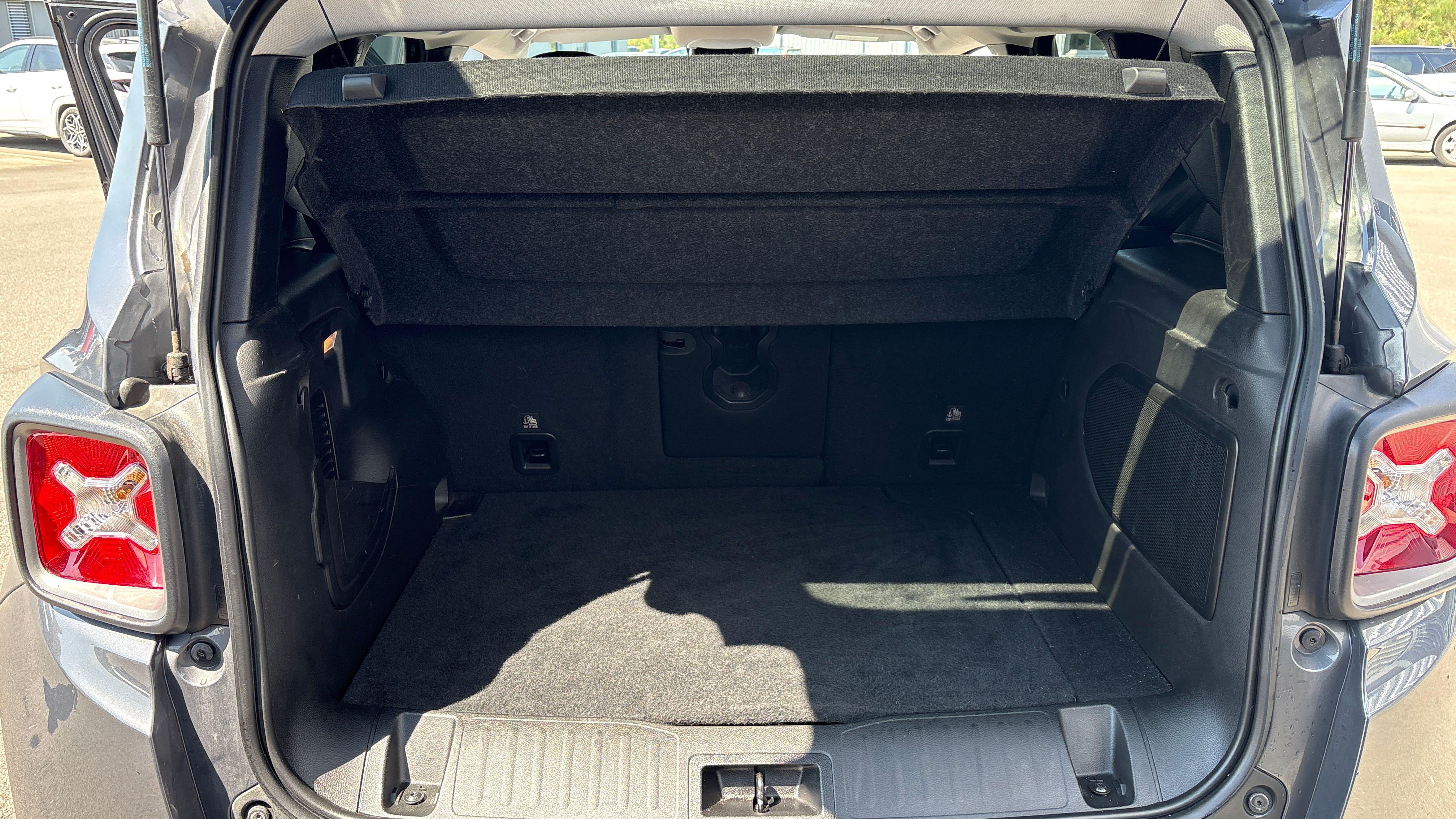 JEEP Renegade 1.3 Turbo T4 190 ch PHEV BVA6 4xe eAWD Limited - Véhicule Occasion Océane Auto