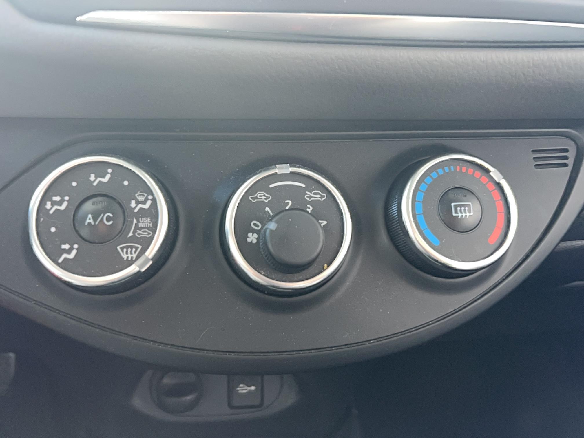 TOYOTA Yaris 70 VVT-i France - Véhicule Occasion - Océane Auto TOYOTA Yaris 70 VVT-i France - Véhicule Occasion Océane Auto