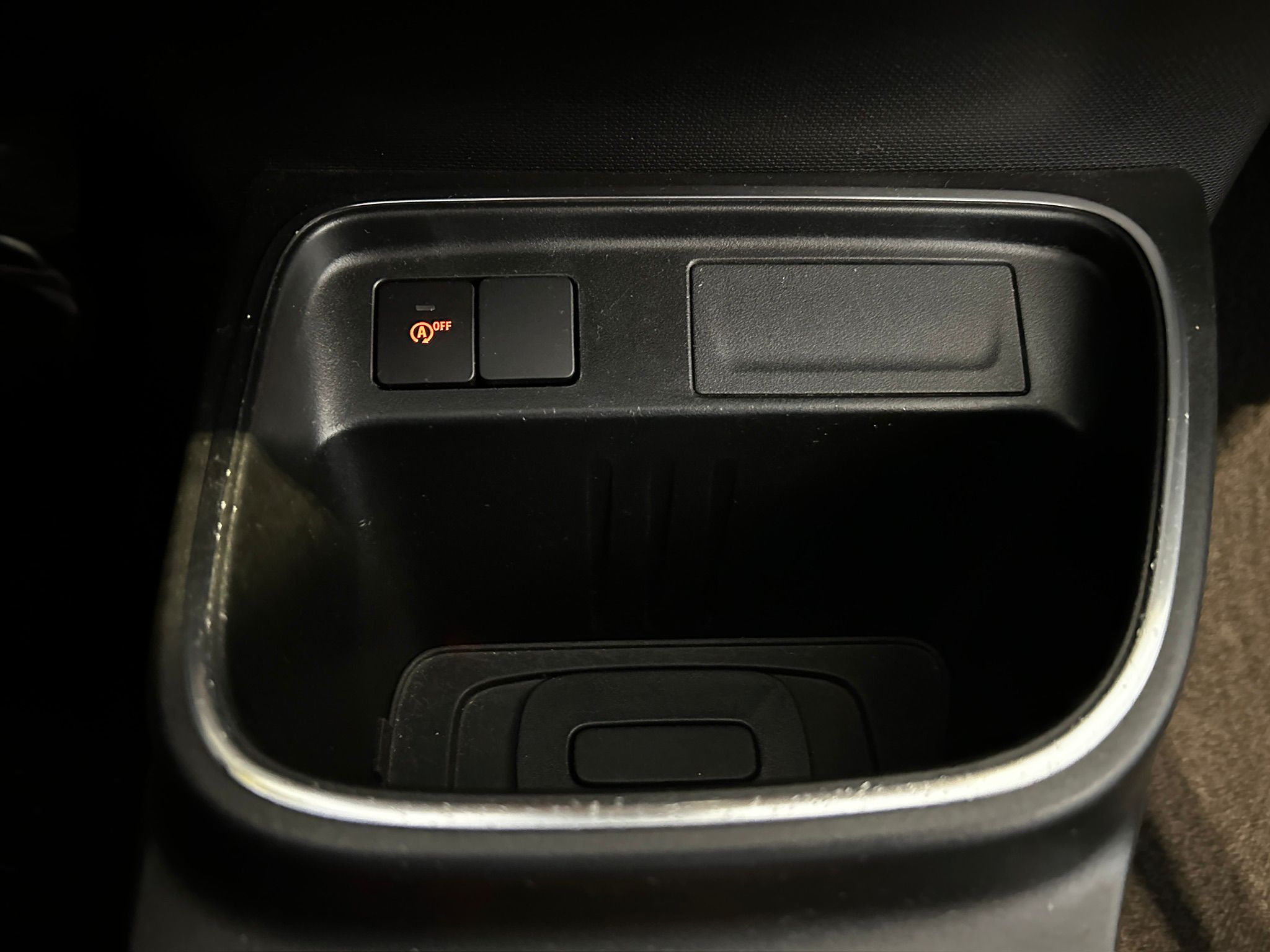 RENAULT Twingo III SCe 75 - 20 Zen - Véhicule Occasion - Océane Auto RENAULT Twingo III SCe 75 - 20 Zen - Véhicule Occasion Océane Auto