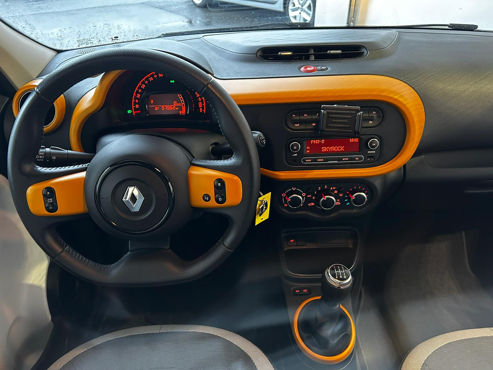 RENAULT Twingo III SCe 75 - 20 Zen - Véhicule Occasion - Océane Auto RENAULT Twingo III SCe 75 - 20 Zen - Véhicule Occasion Océane Auto