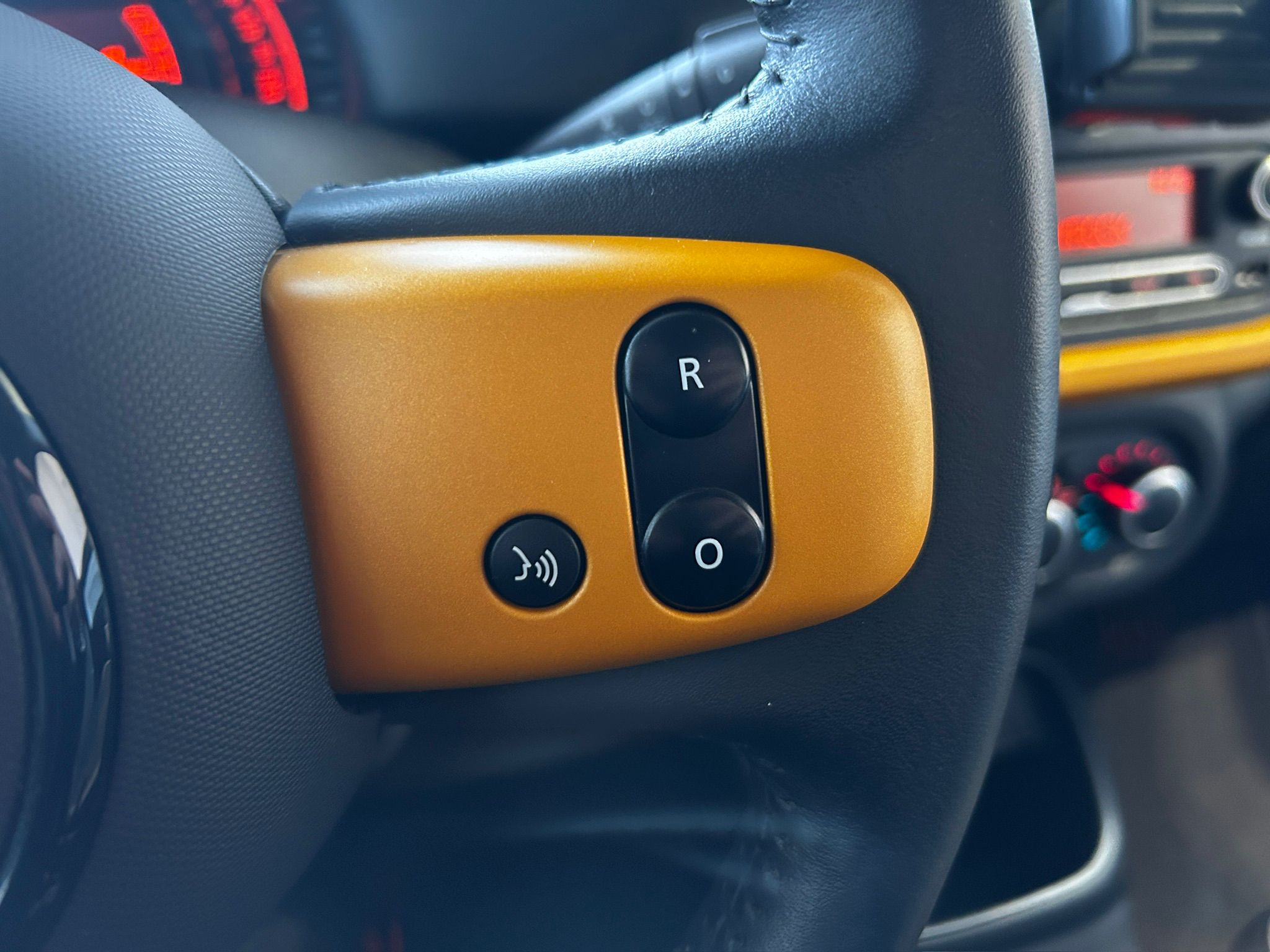 RENAULT Twingo III SCe 75 - 20 Zen - Véhicule Occasion - Océane Auto RENAULT Twingo III SCe 75 - 20 Zen - Véhicule Occasion Océane Auto