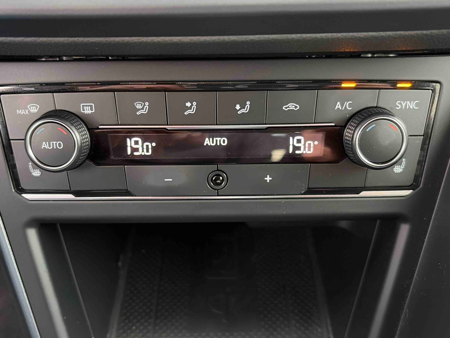 VOLKSWAGEN Polo 1.0 TSI 115 S&S DSG7 Carat Exclusive - Véhicule Occasion Océane Auto