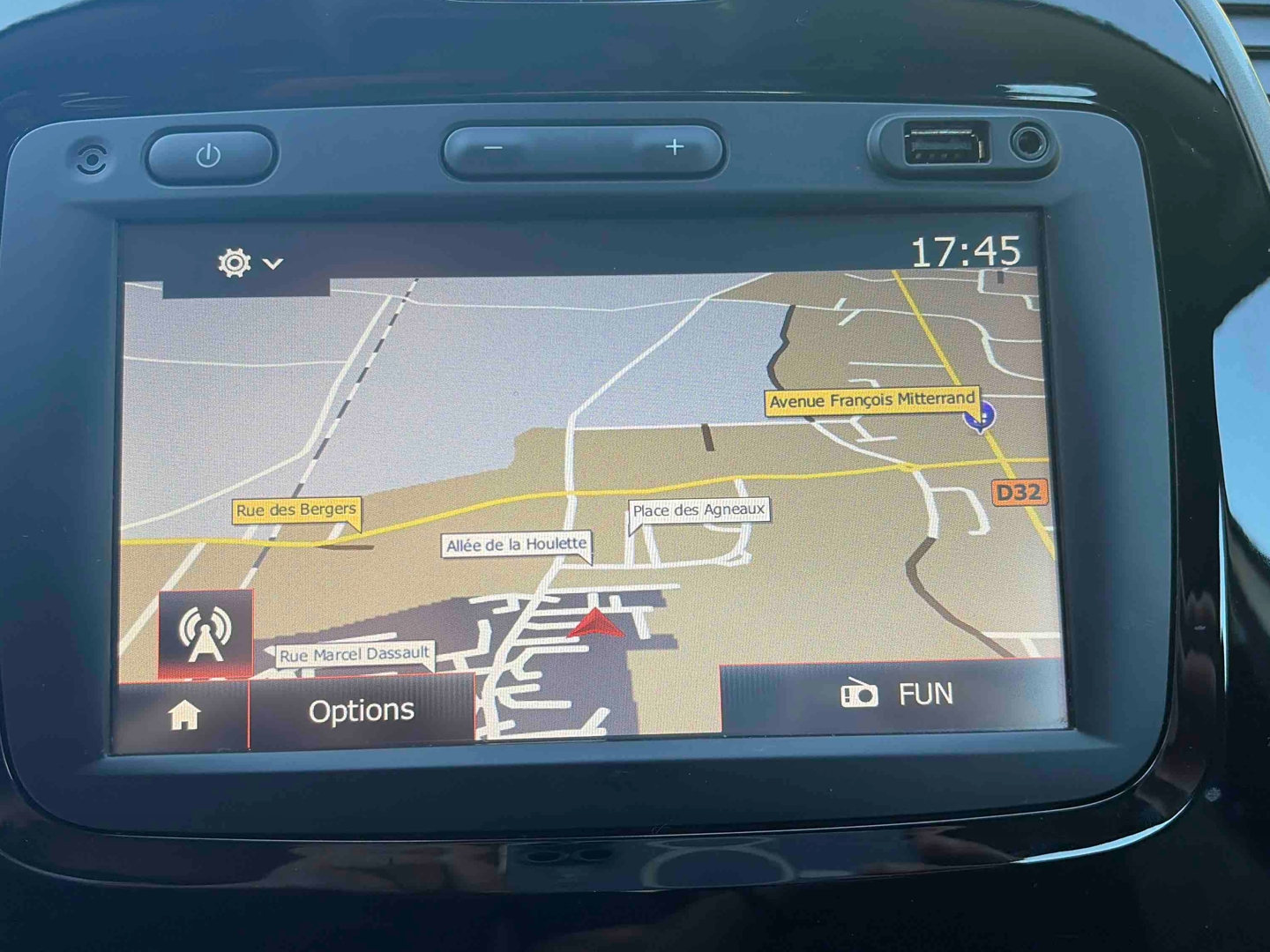 RENAULT Captur dCi 90 Energy eco² Business E6 - Véhicule Occasion Océane Auto