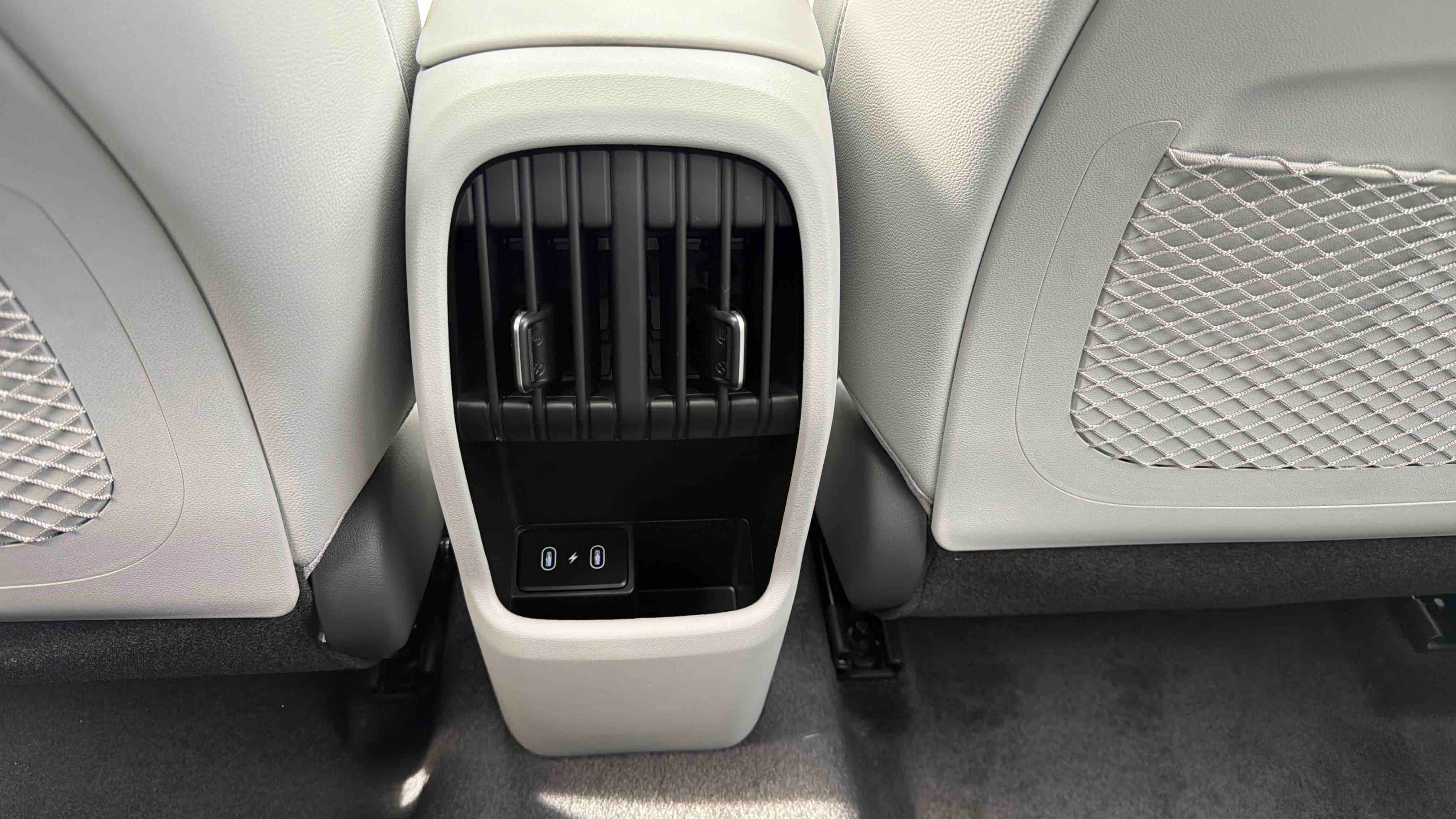 HYUNDAI Kona Hybrid 138 Executive - Véhicule Occasion - Océane Auto HYUNDAI Kona Hybrid 138 Executive - Véhicule Occasion Océane Auto