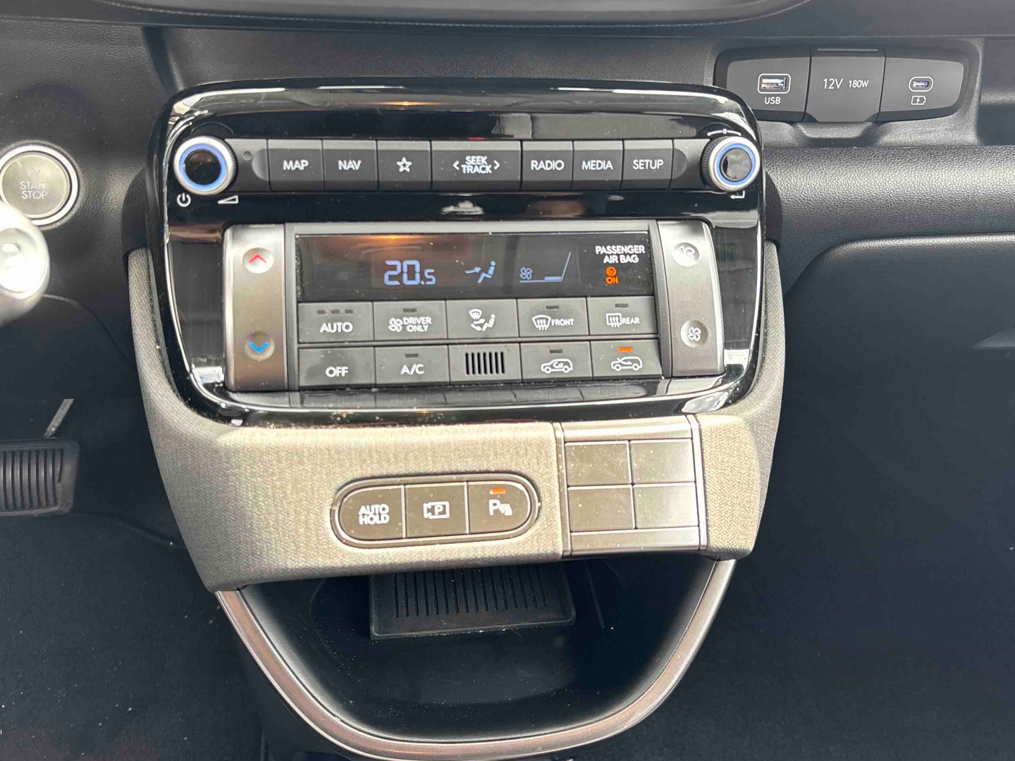 HYUNDAI Inster 49 kWh 5 pl. Intuitive - Véhicule Occasion - Océane Auto HYUNDAI Inster 49 kWh 5 pl. Intuitive - Véhicule Occasion Océane Auto