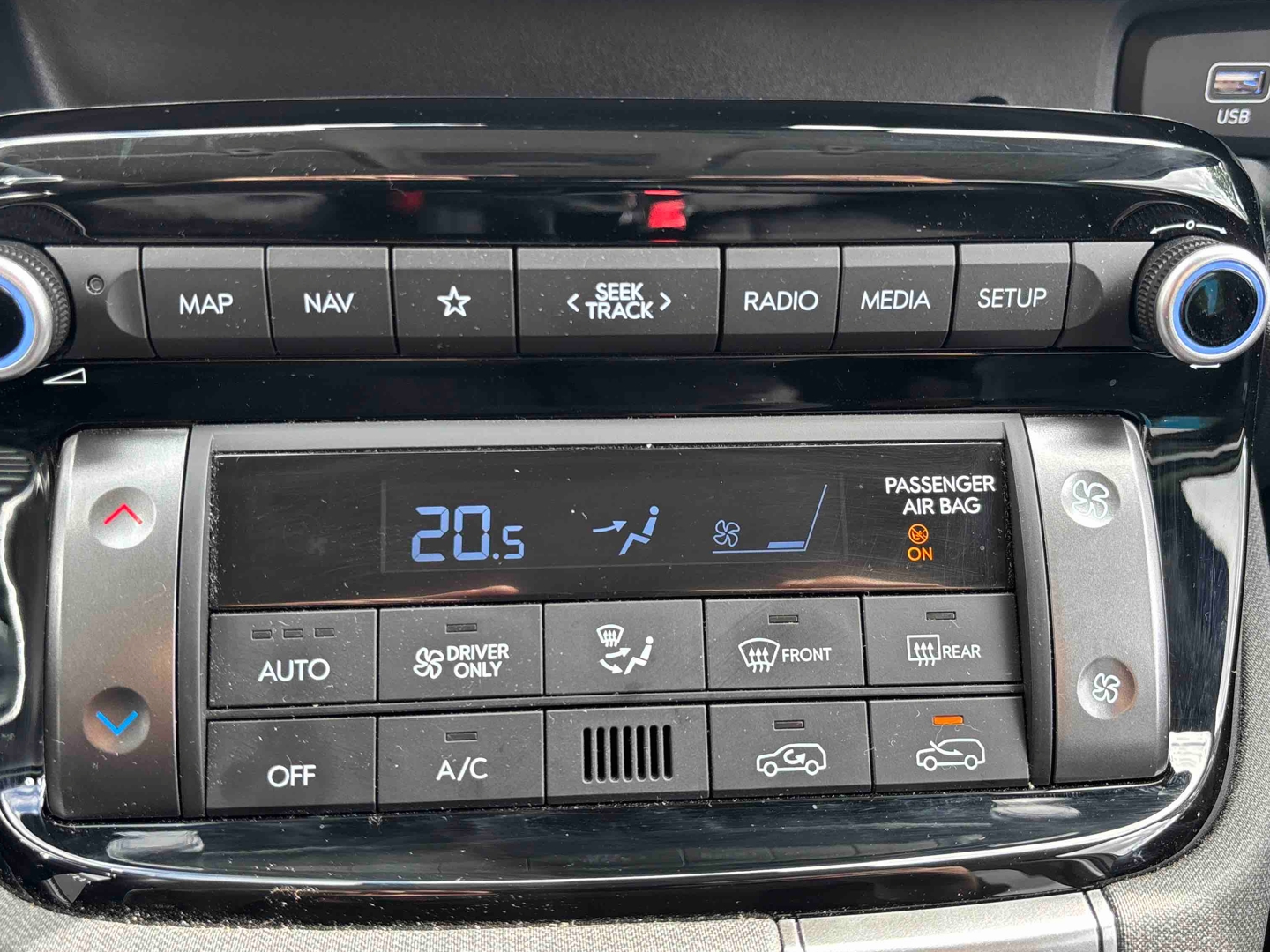 HYUNDAI Inster 49 kWh 5 pl. Intuitive - Véhicule Occasion - Océane Auto HYUNDAI Inster 49 kWh 5 pl. Intuitive - Véhicule Occasion Océane Auto