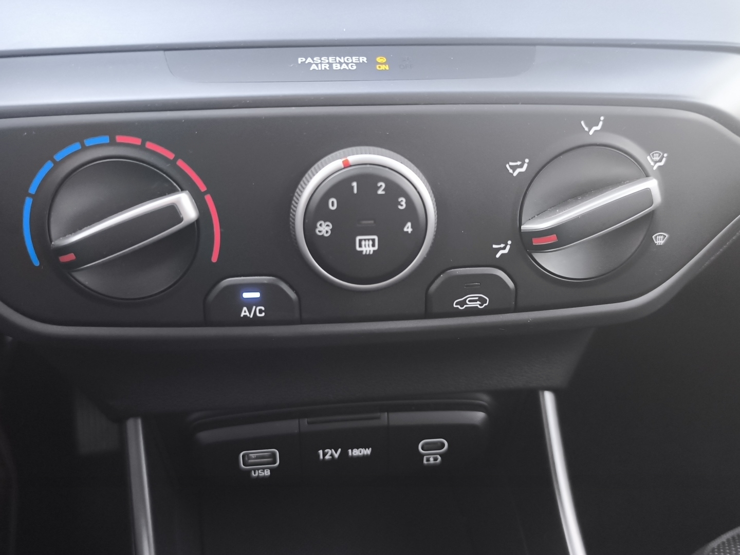 HYUNDAI i20 1.2 79 Initia - Véhicule Occasion Océane Auto