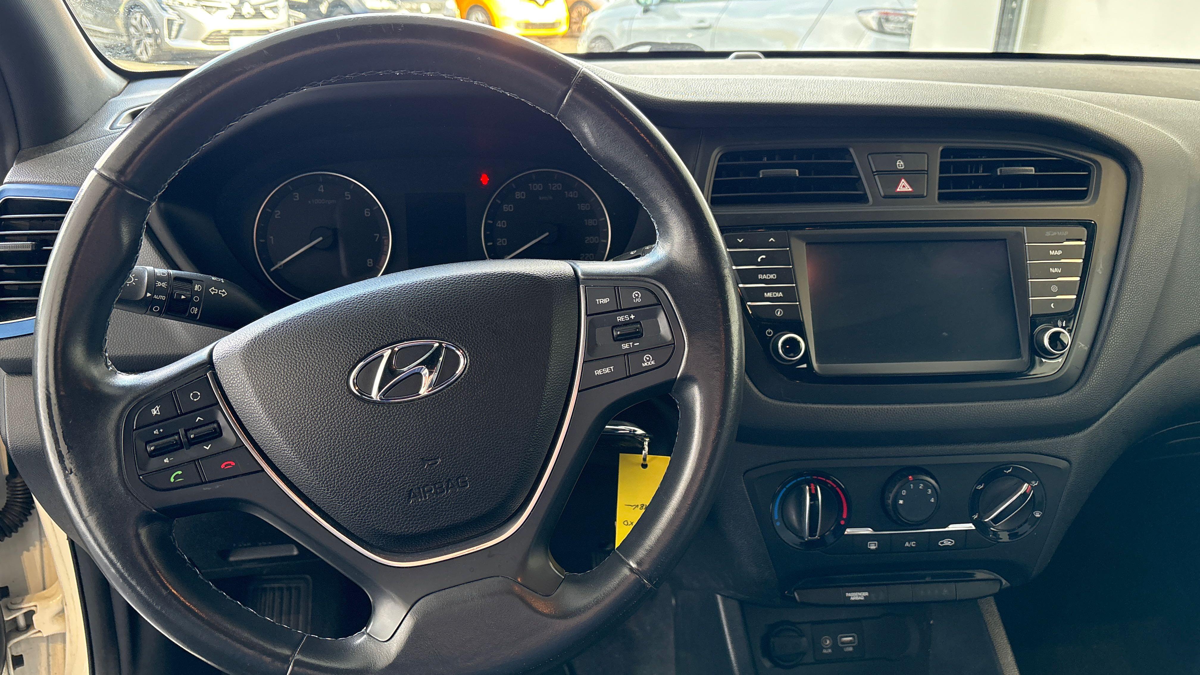 HYUNDAI i20 1.2 84 GO! Navi - Véhicule Occasion Océane Auto