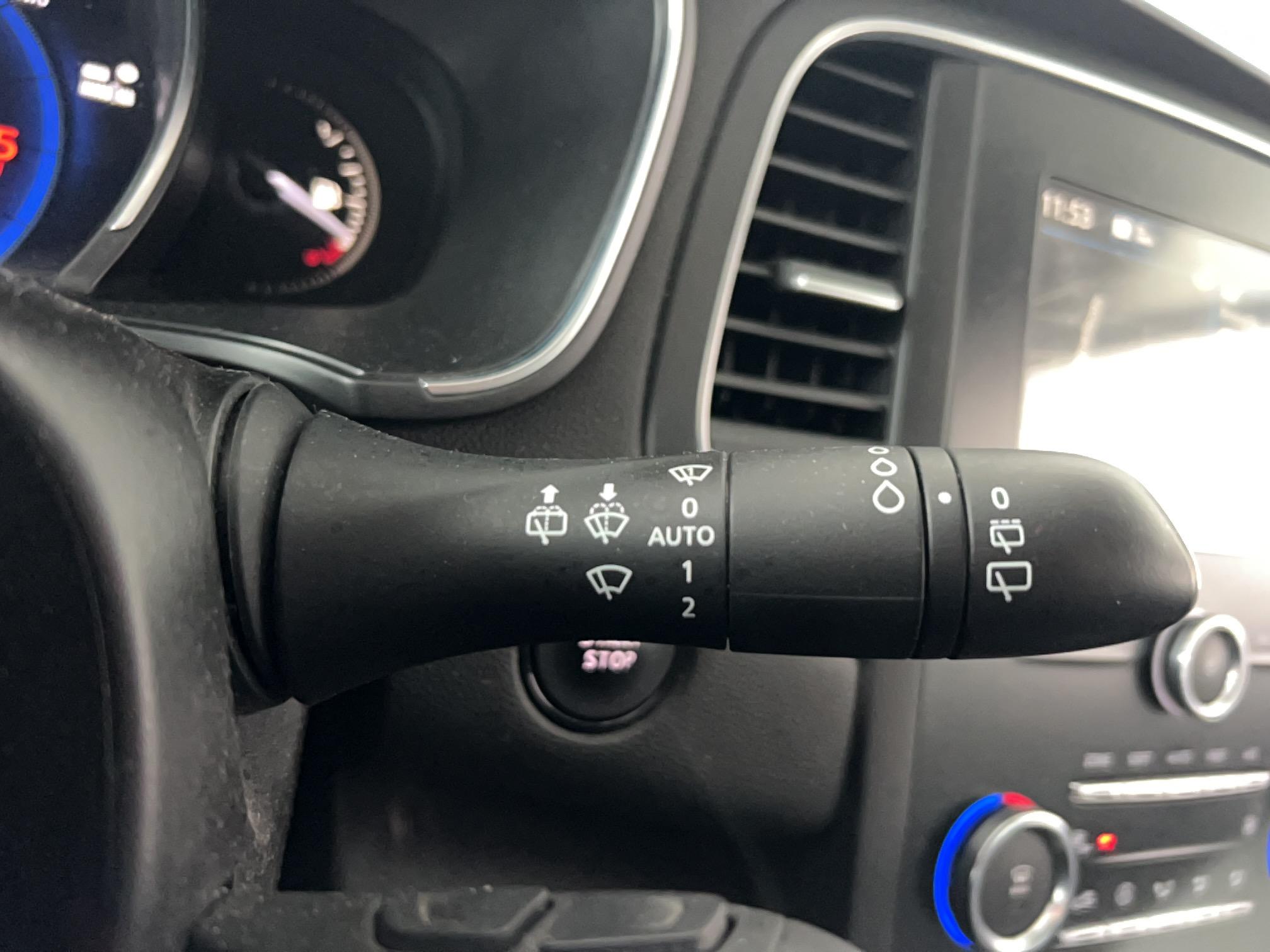 RENAULT Mégane IV Berline dCi 110 Energy EDC Business - Véhicule Occasion Océane Auto