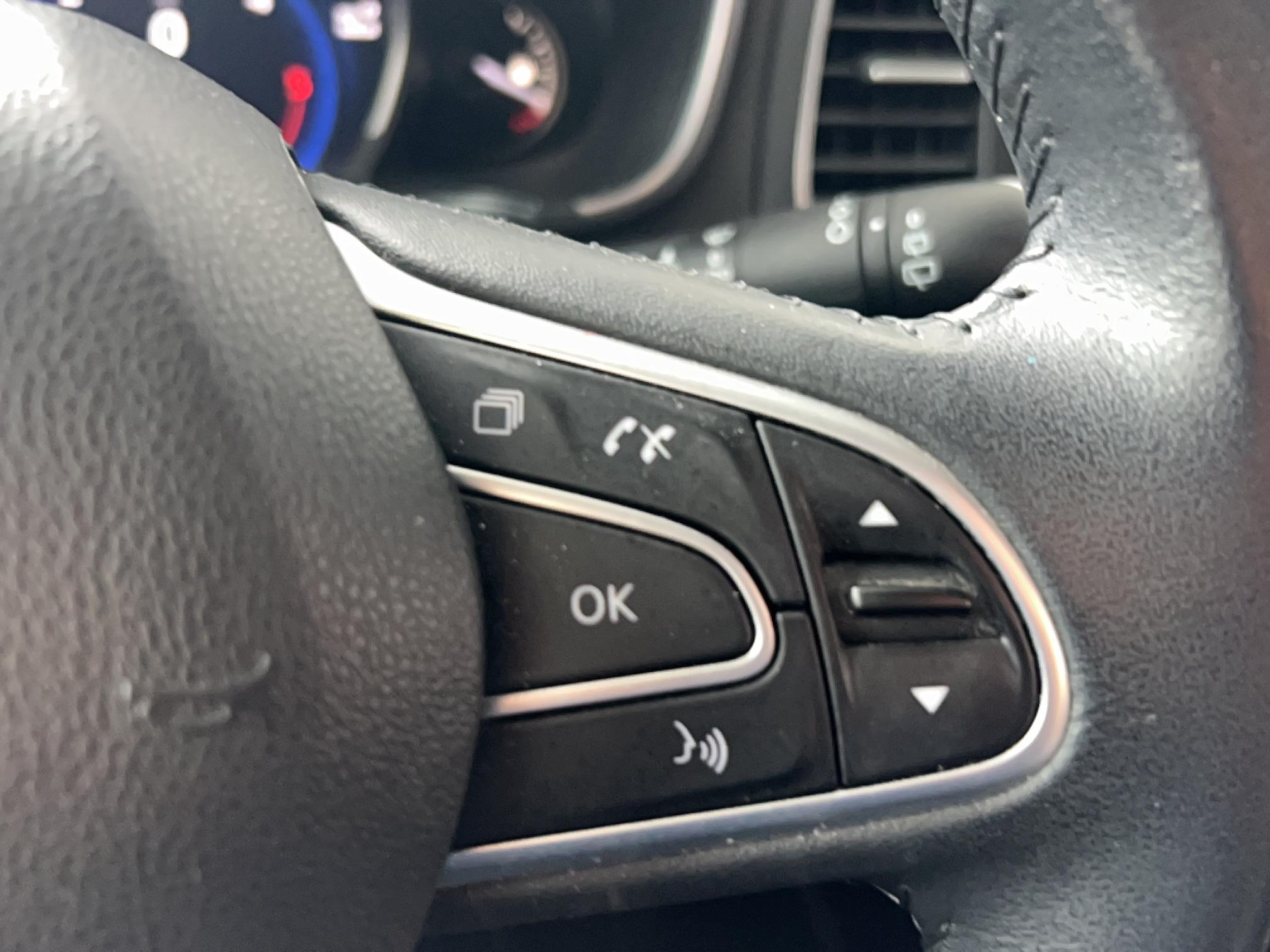 RENAULT Mégane IV Berline dCi 110 Energy EDC Business - Véhicule Occasion Océane Auto