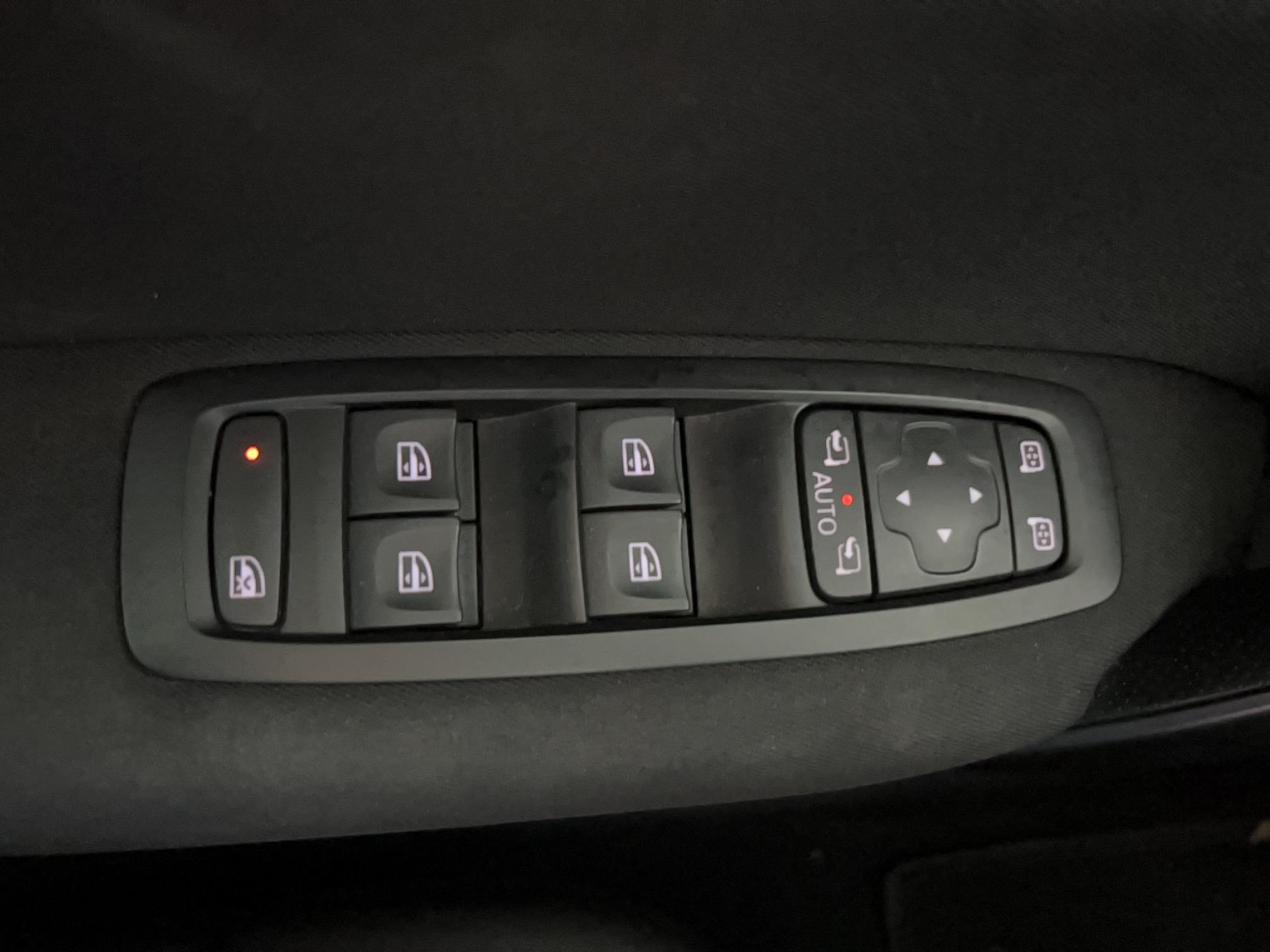 RENAULT Mégane IV Berline dCi 110 Energy EDC Business - Véhicule Occasion Océane Auto