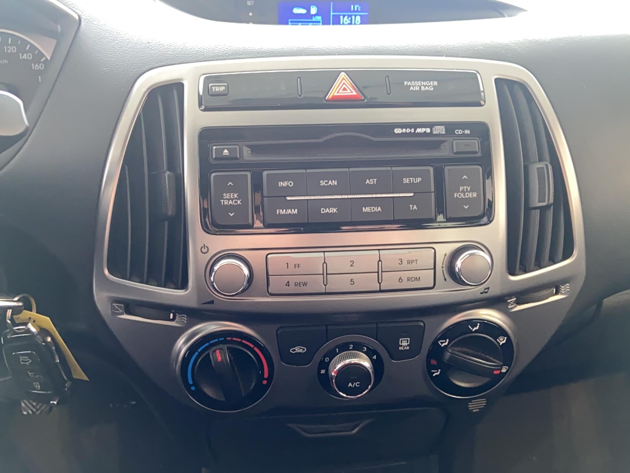 HYUNDAI i20 1.1 CRDi 75 Pack Inventive - Véhicule Occasion Océane Auto