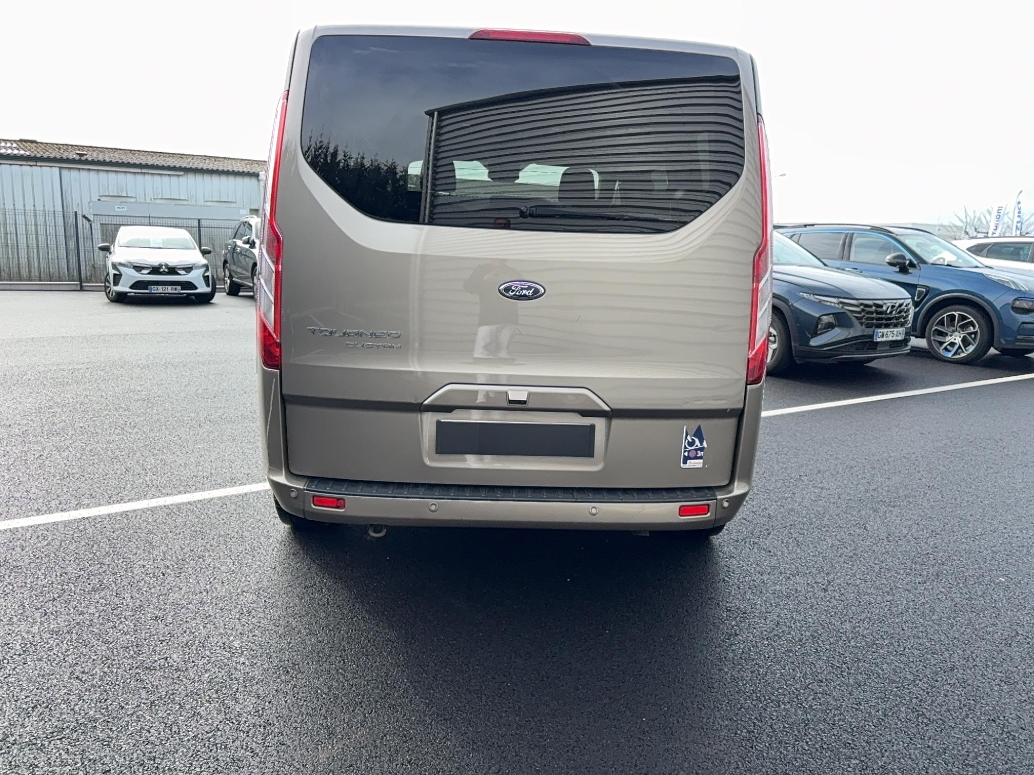 FORD Tourneo Custom 320 L1H1 2.0 EcoBlue 185 BVA Sport - Véhicule Occasion Océane Auto