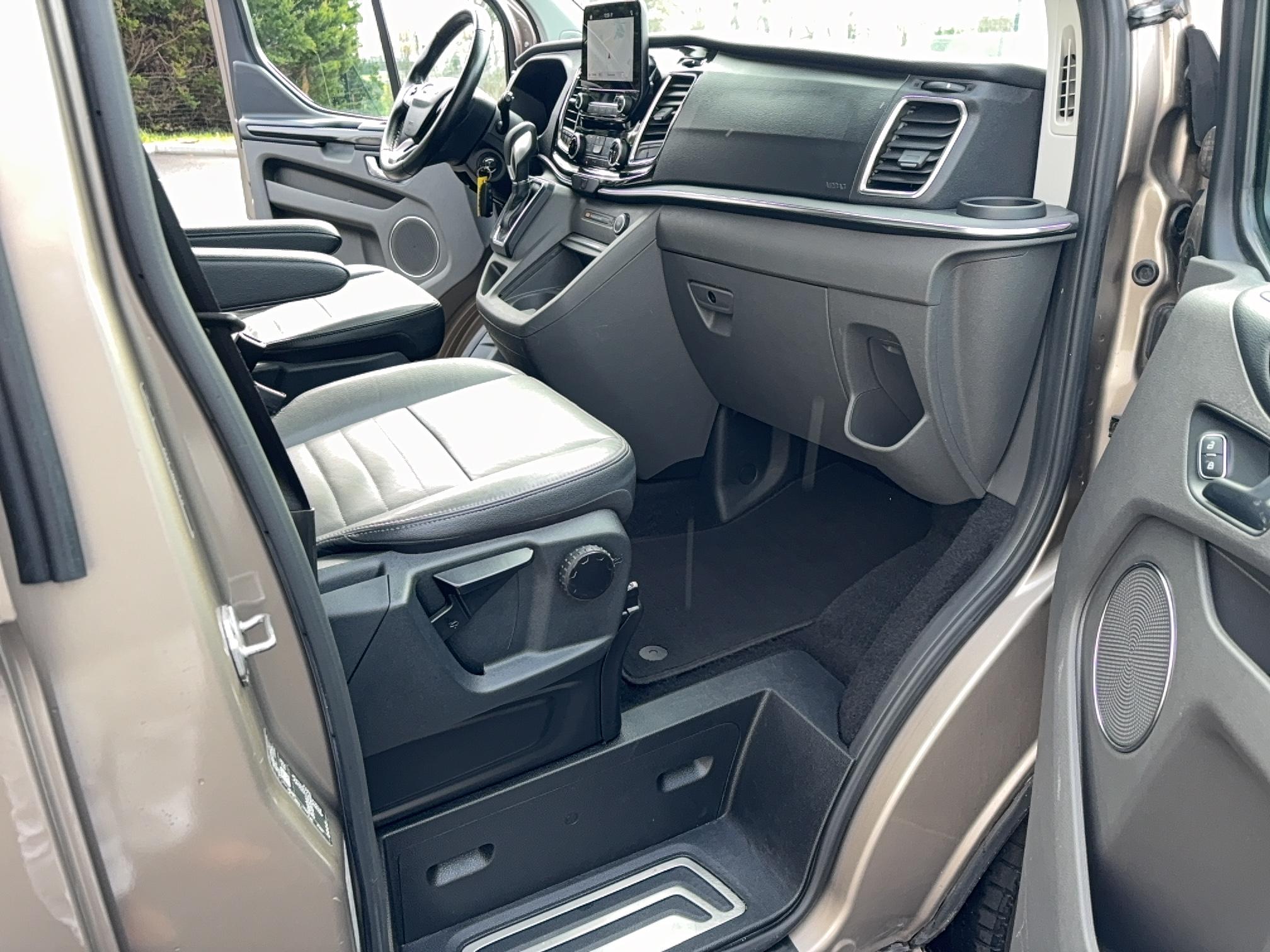 FORD Tourneo Custom 320 L1H1 2.0 EcoBlue 185 BVA Sport - Véhicule Occasion Océane Auto