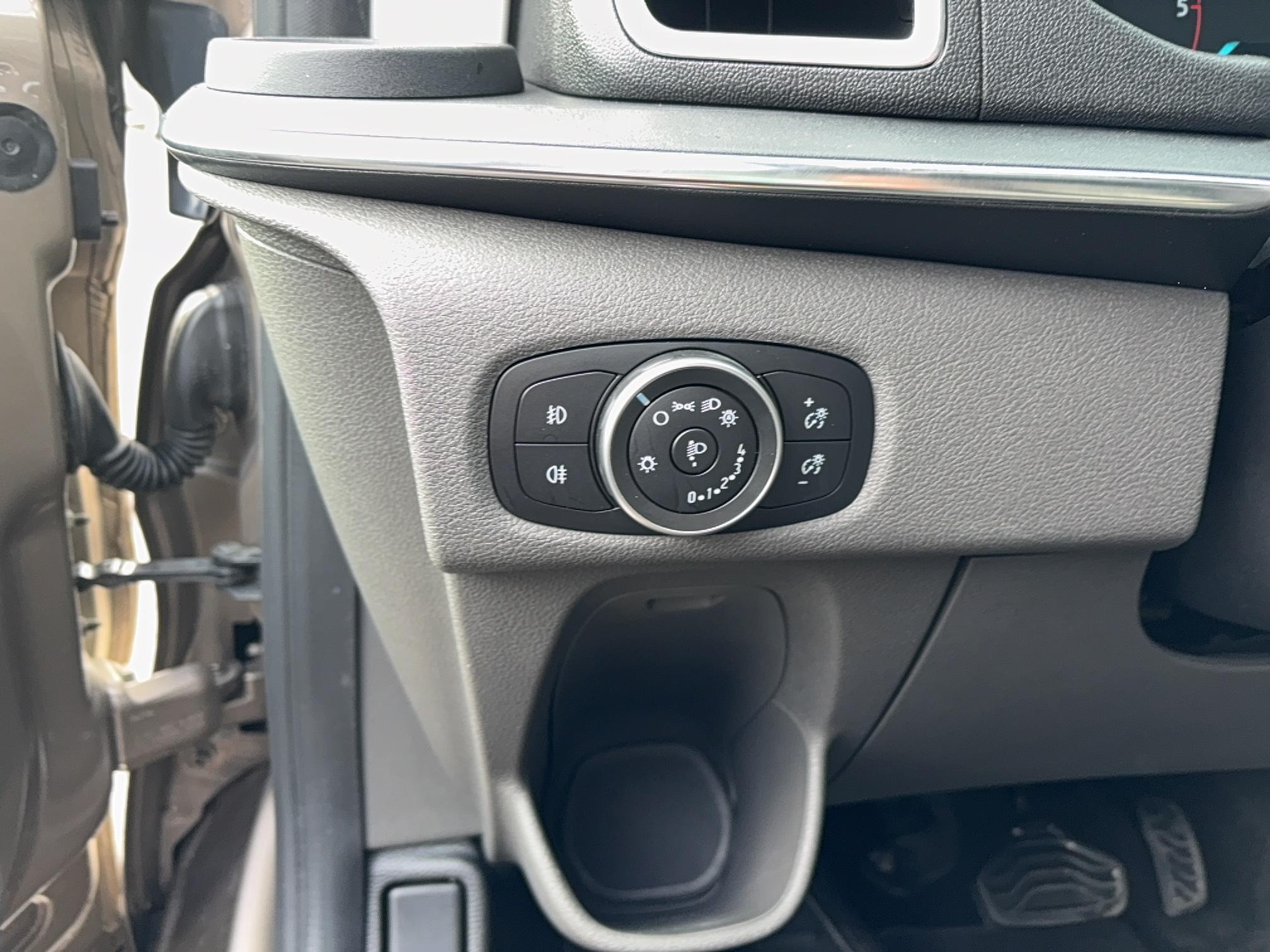 FORD Tourneo Custom 320 L1H1 2.0 EcoBlue 185 BVA Sport - Véhicule Occasion Océane Auto