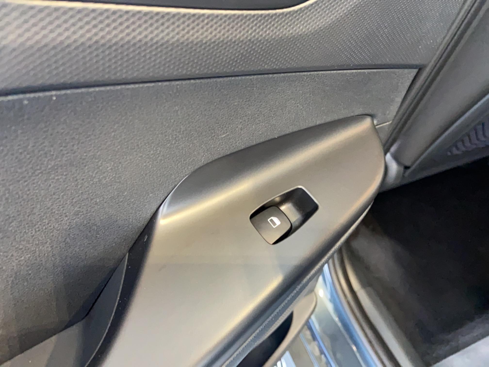 HYUNDAI Kona Electrique 39 kWh - 136 ch Intuitive - Véhicule Occasion - Océane Auto HYUNDAI Kona Electrique 39 kWh - 136 ch Intuitive - Véhicule Occasion Océane Auto