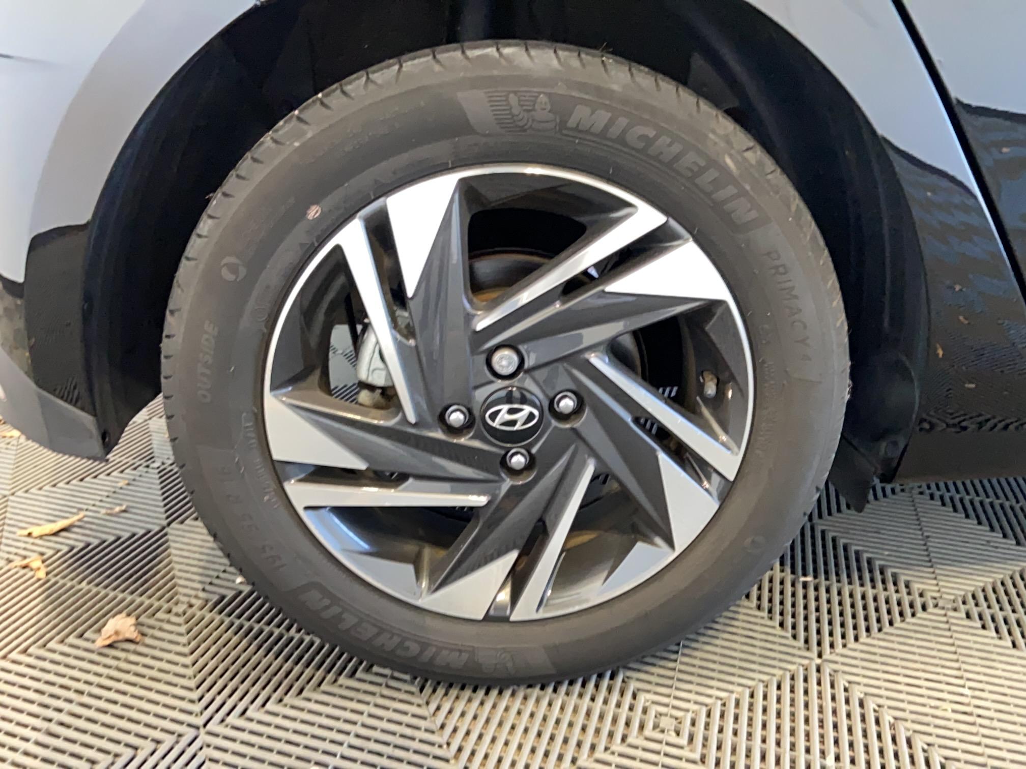 HYUNDAI i20 1.0 T-GDi 100 DCT-7 Hybrid 48V Intuitive - Véhicule Occasion Océane Auto