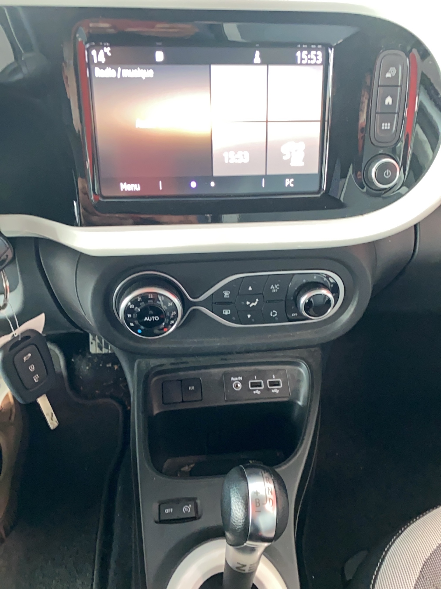 RENAULT Twingo III Achat Intégral Zen - Véhicule Occasion Océane Auto