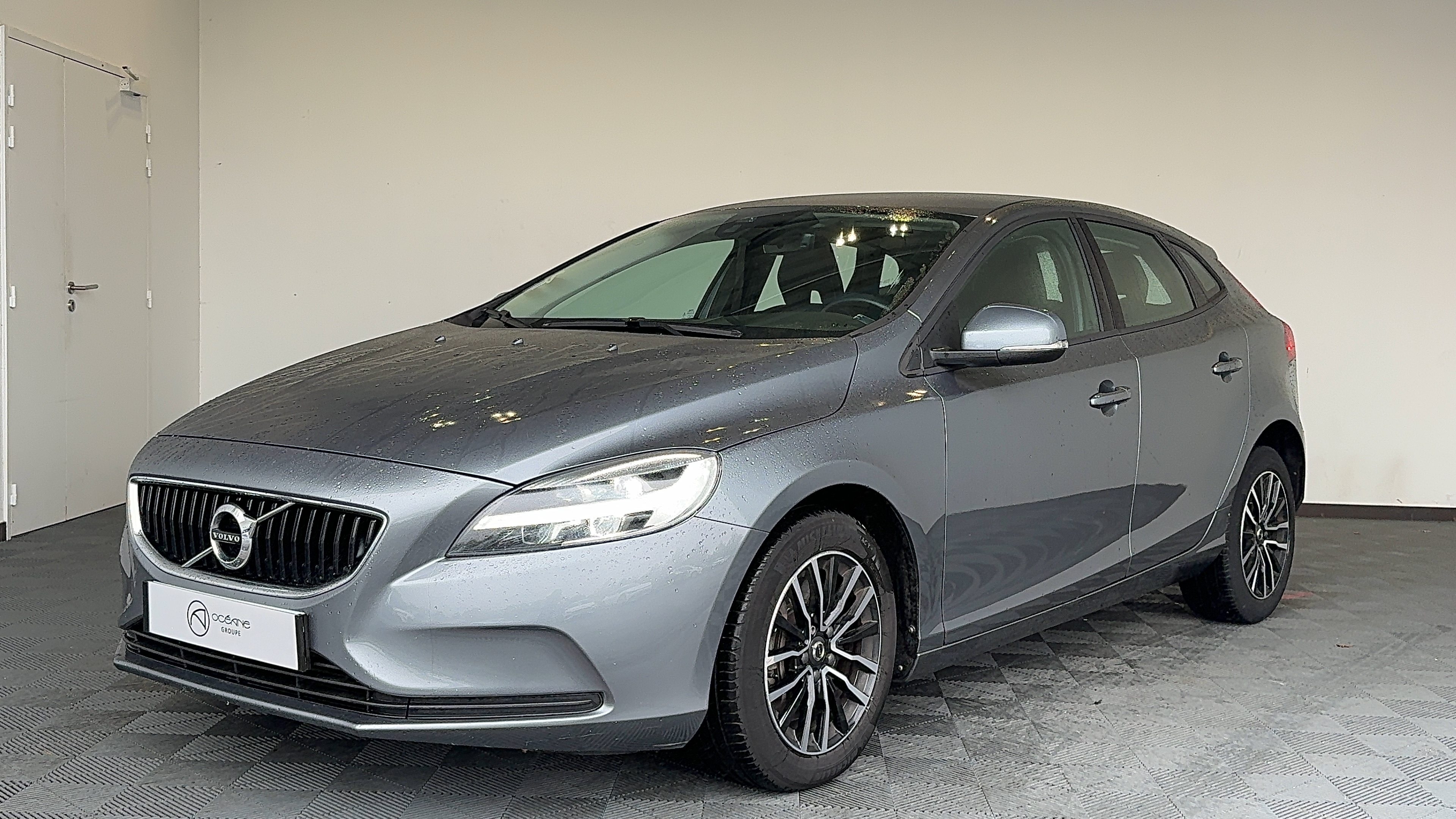 VOLVO V40 D2 120 Geartronic 6 Momentum - Véhicule Occasion Océane Auto