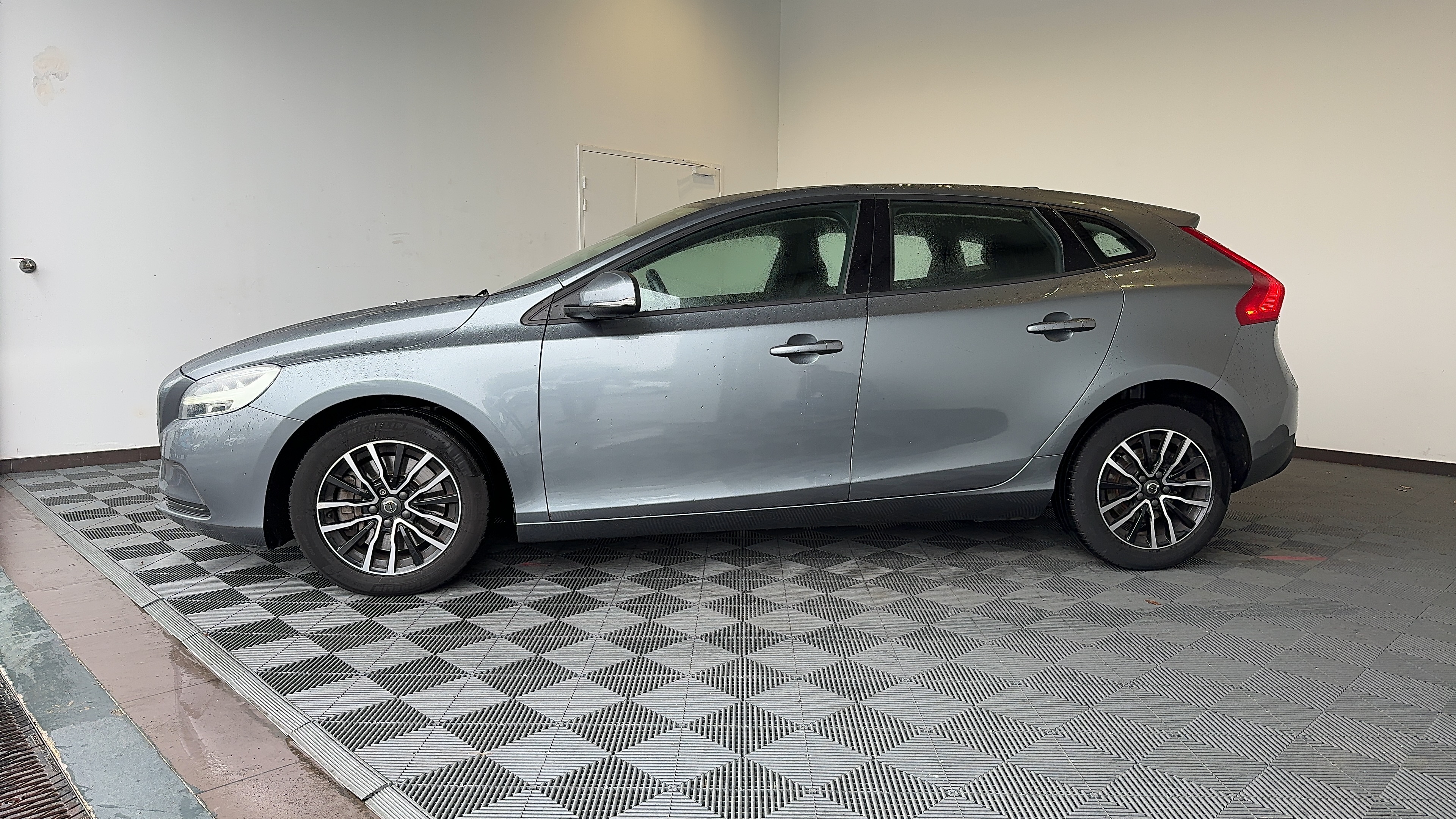 VOLVO V40 D2 120 Geartronic 6 Momentum - Véhicule Occasion Océane Auto