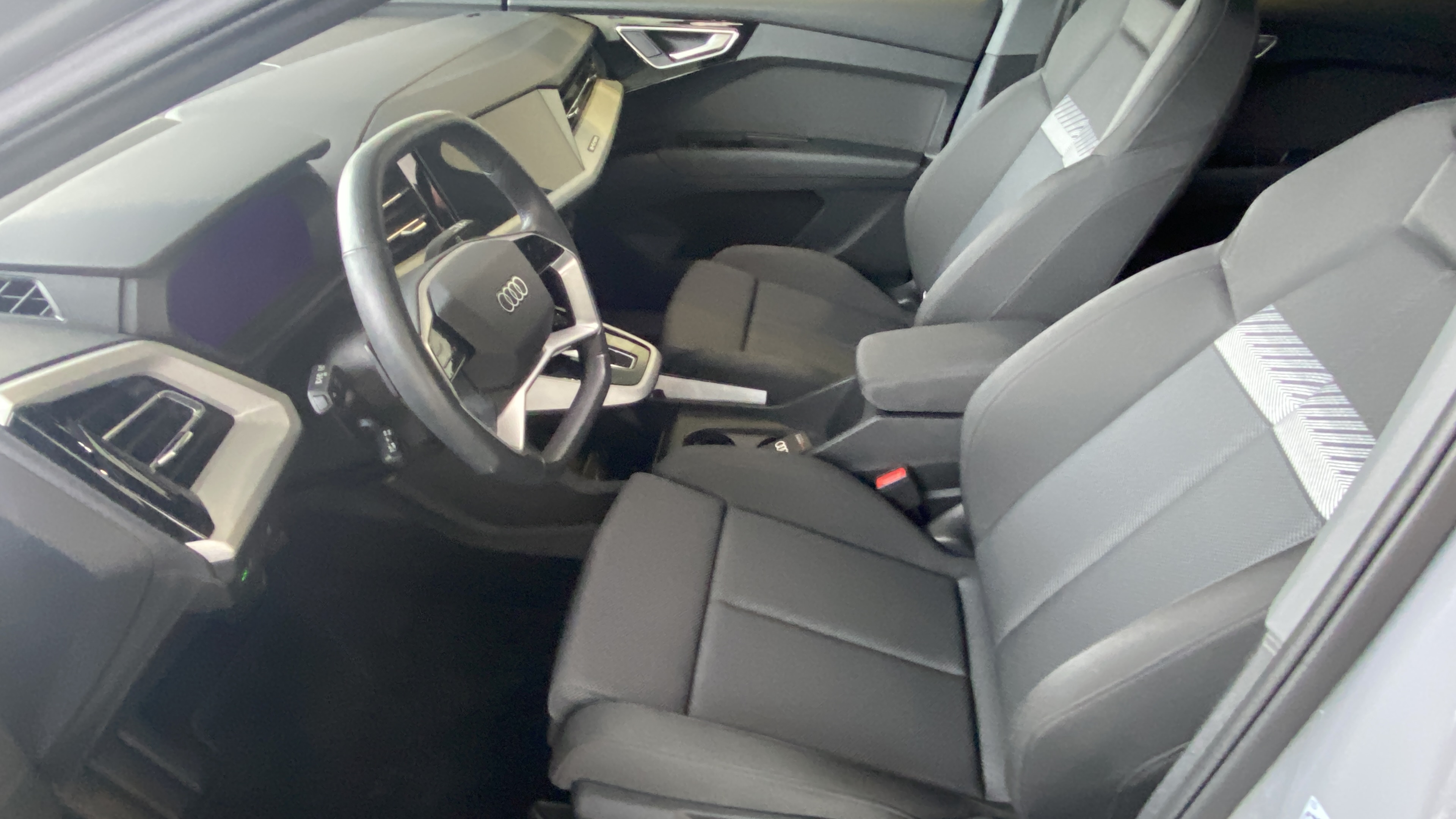 AUDI Q4 e-tron 40 204 ch 82 kW Executive - Véhicule Occasion Océane Auto