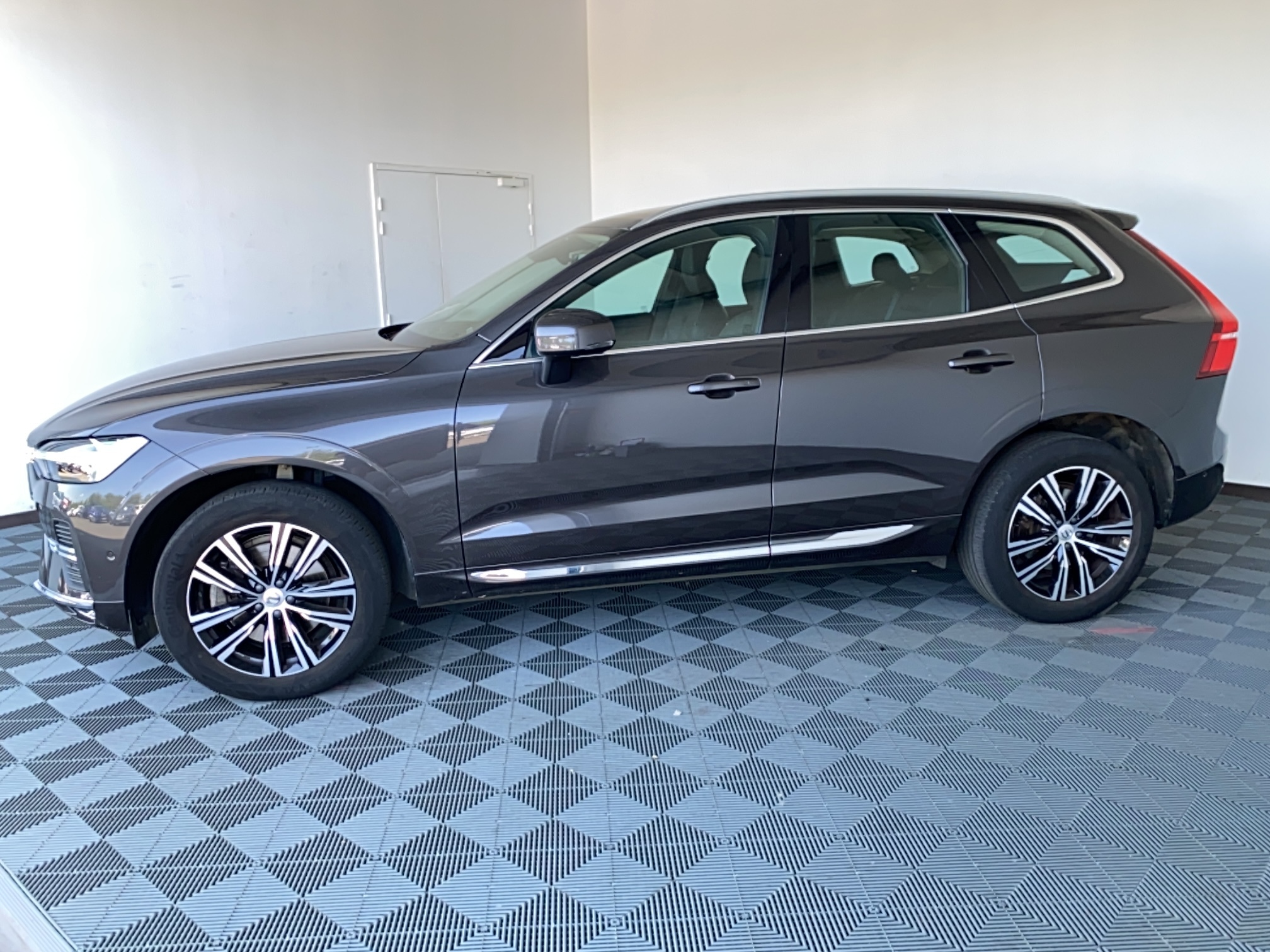 VOLVO XC60 B4 197 ch Geartronic 8 Plus Style Dark - Véhicule Occasion Océane Auto