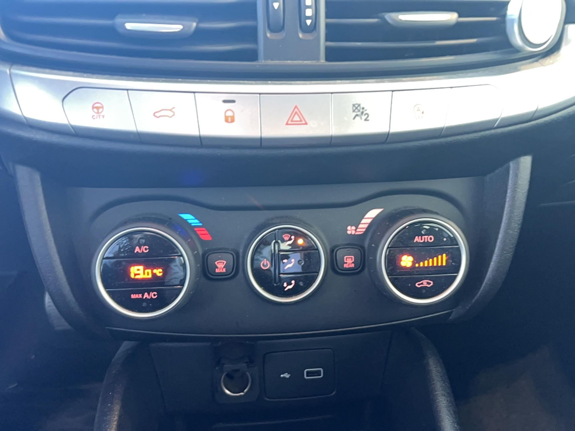 FIAT Tipo 1.4 95 ch S&S Mirror - Véhicule Occasion - Océane Auto FIAT Tipo 1.4 95 ch S&S Mirror - Véhicule Occasion Océane Auto