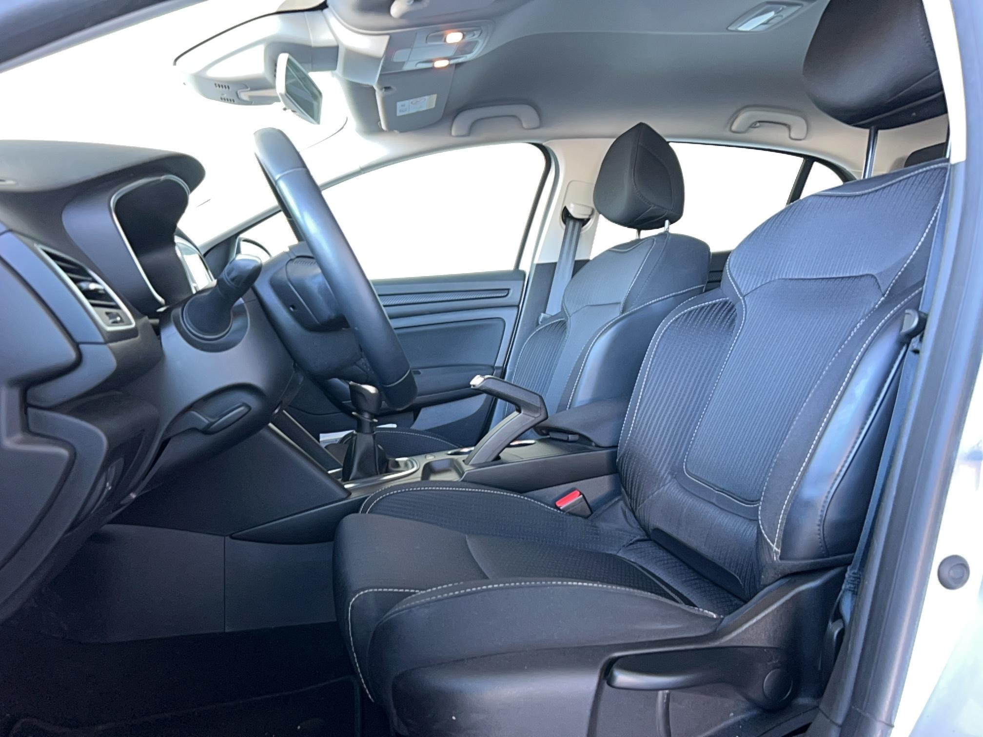 RENAULT Mégane IV Berline TCe 115 FAP Business - Véhicule Occasion Océane Auto
