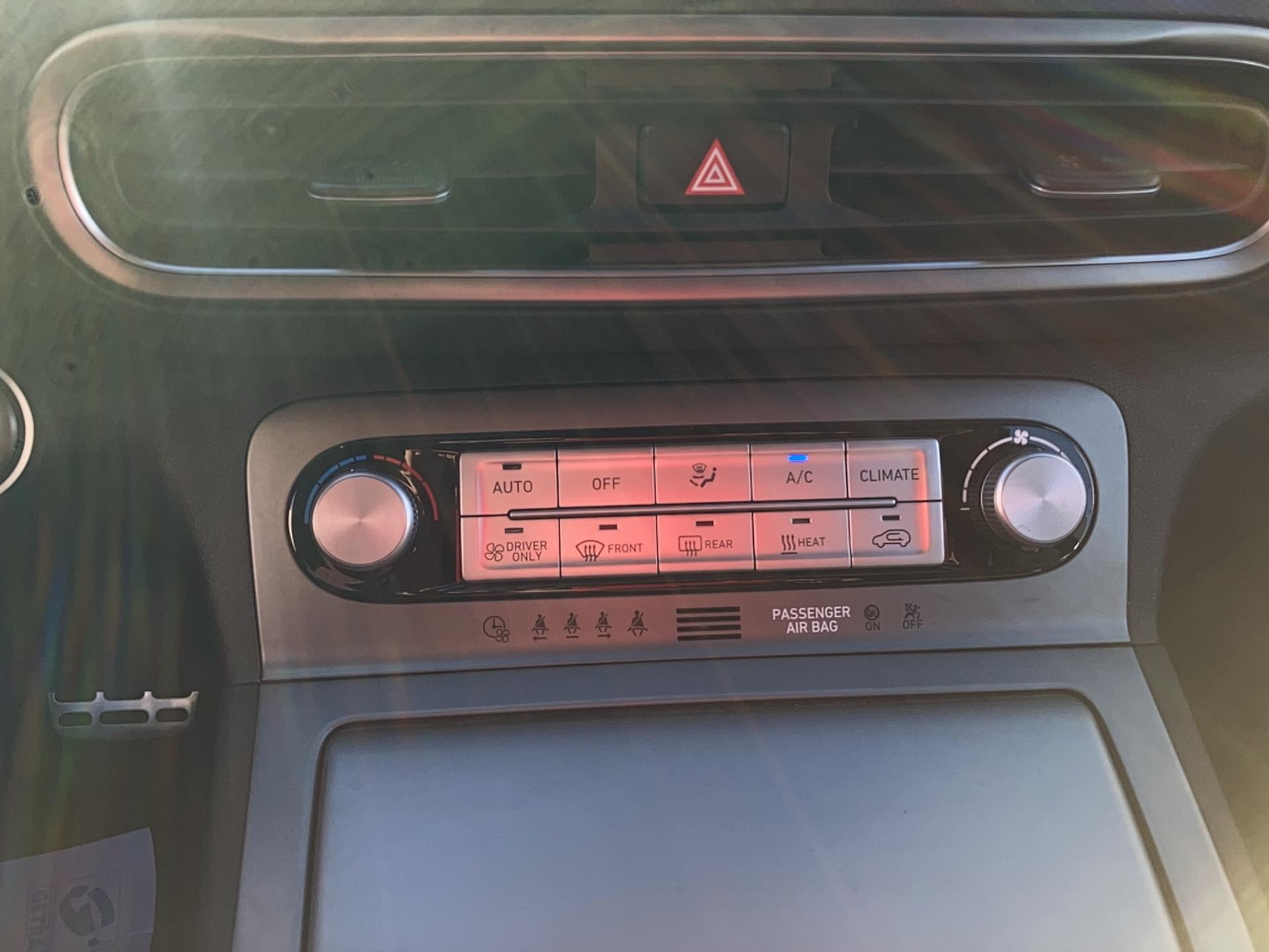 HYUNDAI Kona Electrique 39 kWh - 136 ch Intuitive - Véhicule Occasion - Océane Auto HYUNDAI Kona Electrique 39 kWh - 136 ch Intuitive - Véhicule Occasion Océane Auto