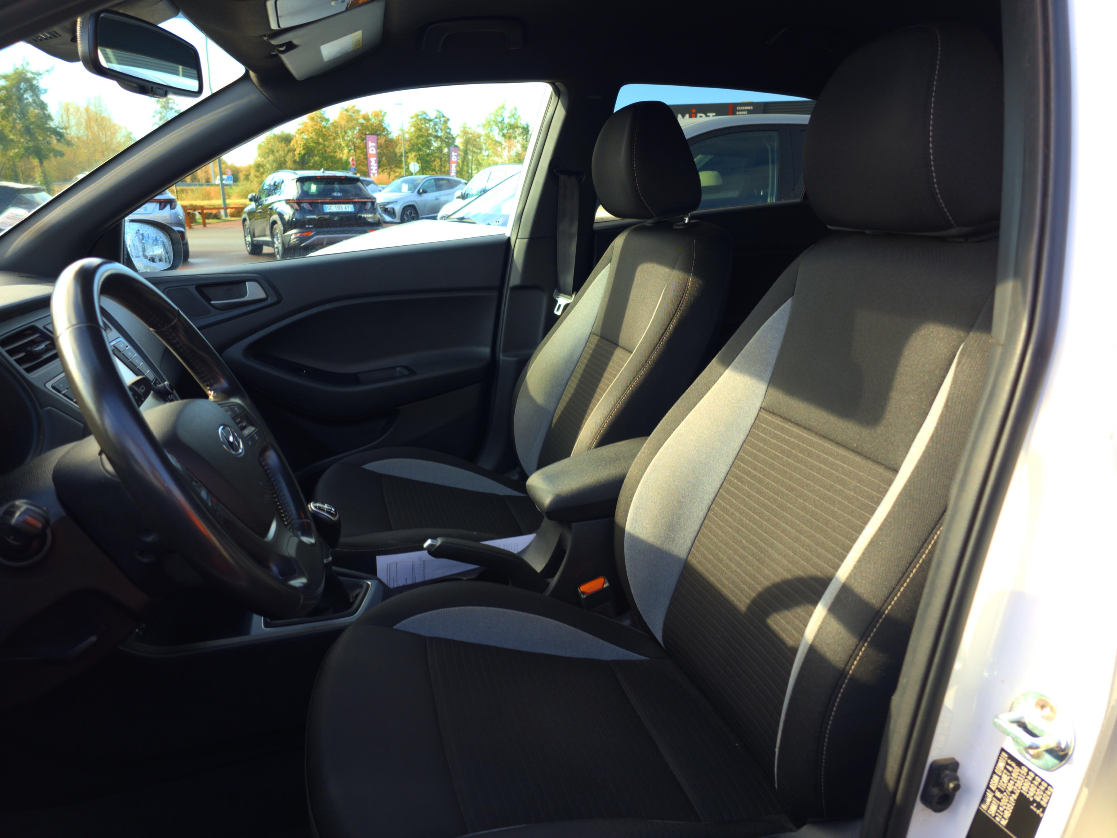 HYUNDAI i20 1.1 CRDi 75 Edition#Navi - Véhicule Occasion Océane Auto