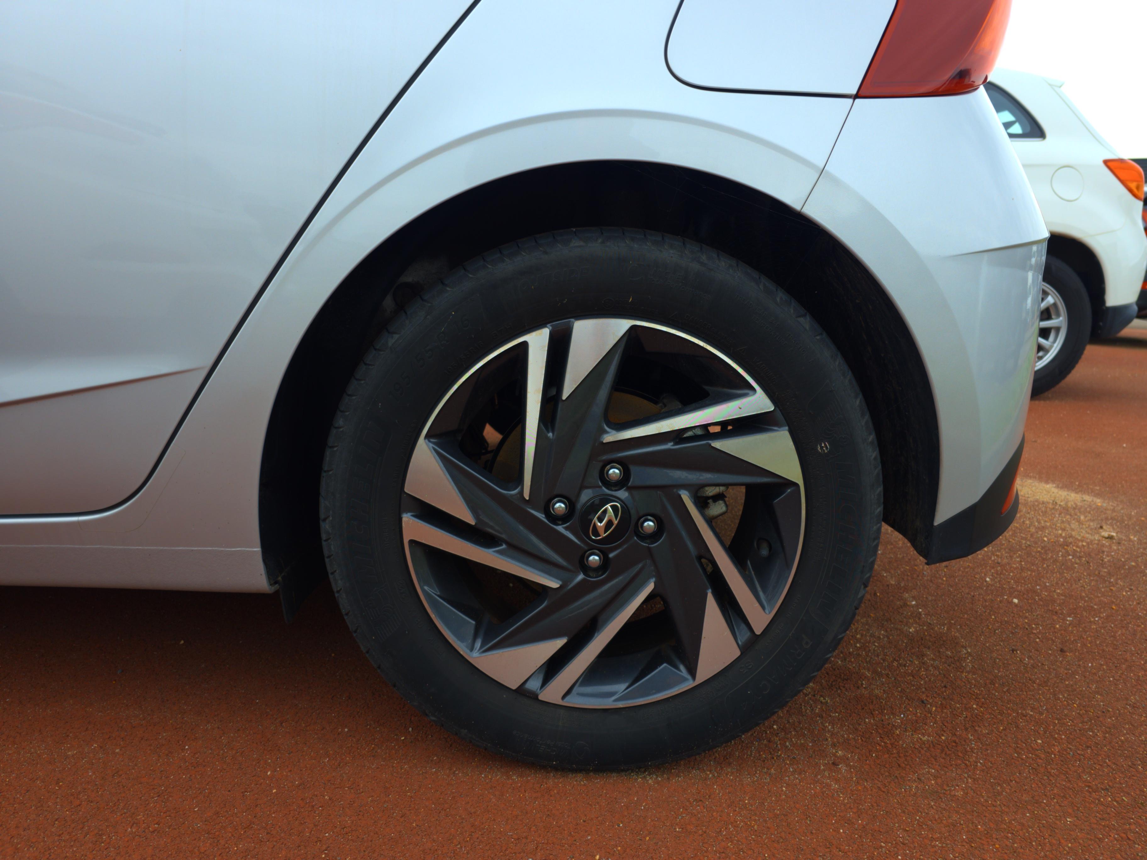 HYUNDAI i20 1.0 T-GDi 100 Hybrid 48V Intuitive - Véhicule Occasion - Océane Auto HYUNDAI i20 1.0 T-GDi 100 Hybrid 48V Intuitive - Véhicule Occasion Océane Auto