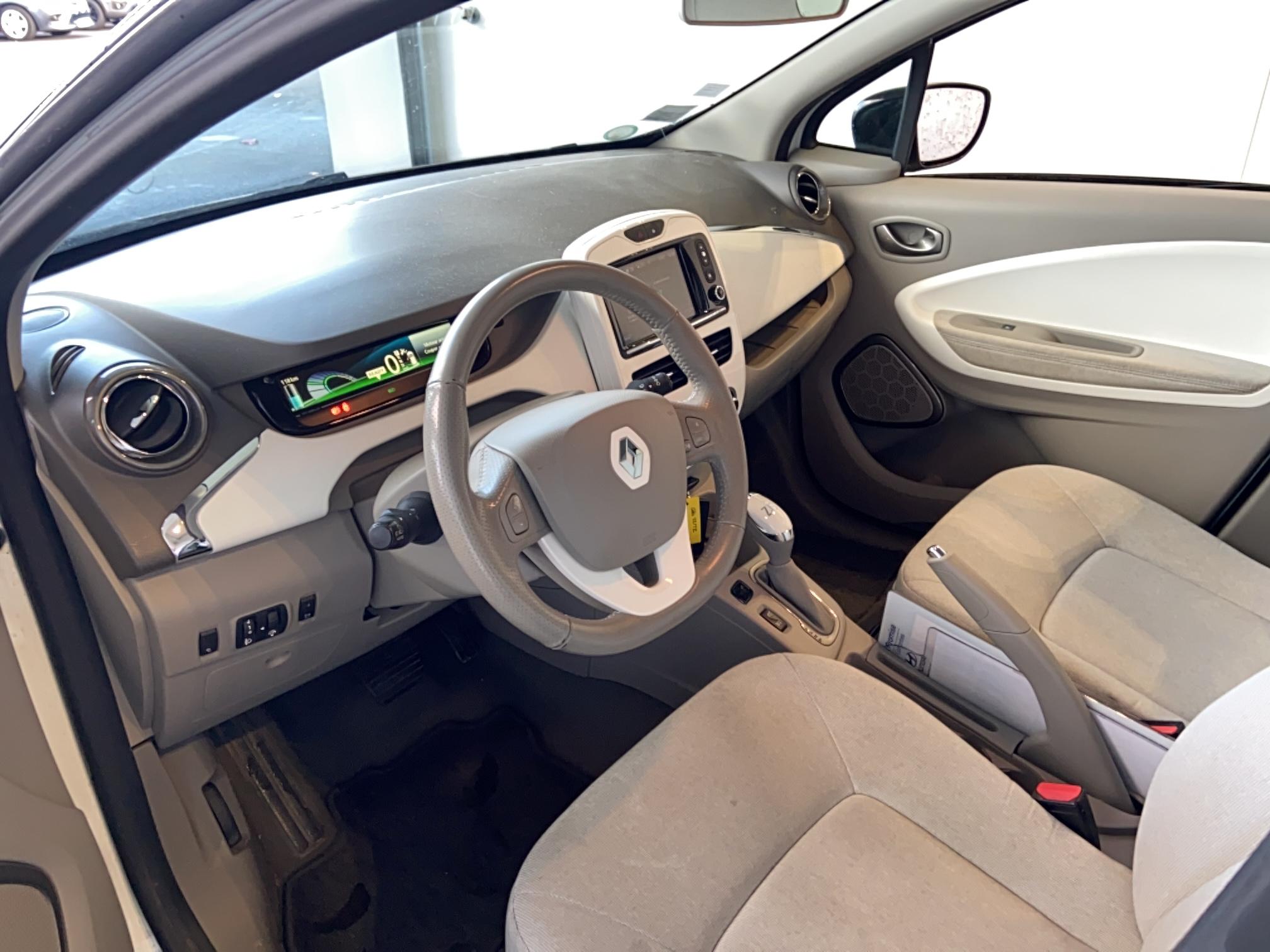 RENAULT Zoe Intens Gamme 2017 - Véhicule Occasion - Océane Auto RENAULT Zoe Intens Gamme 2017 - Véhicule Occasion Océane Auto
