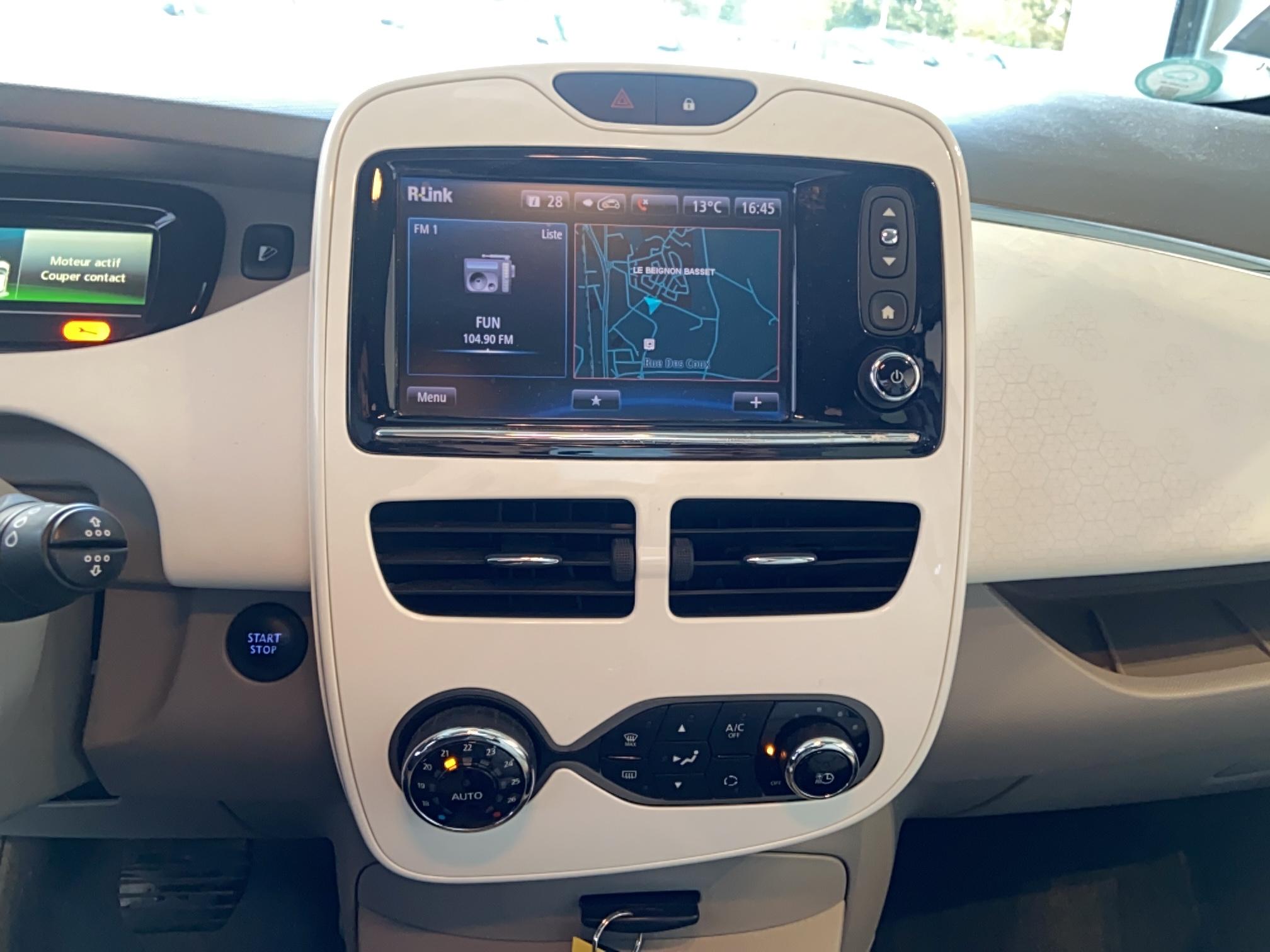RENAULT Zoe Intens Gamme 2017 - Véhicule Occasion - Océane Auto RENAULT Zoe Intens Gamme 2017 - Véhicule Occasion Océane Auto