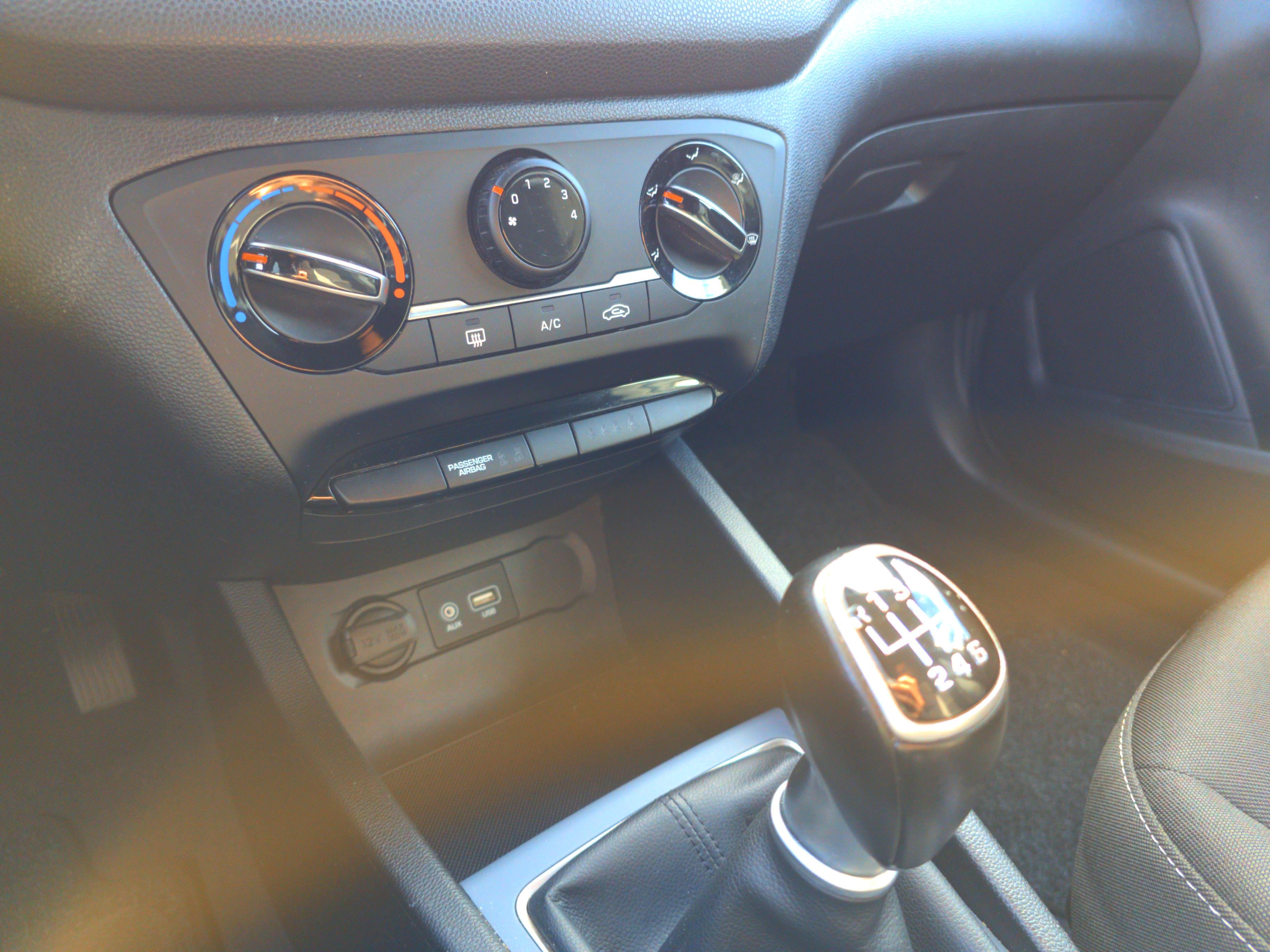 HYUNDAI i20 1.1 CRDi 75 Edition#Navi - Véhicule Occasion Océane Auto