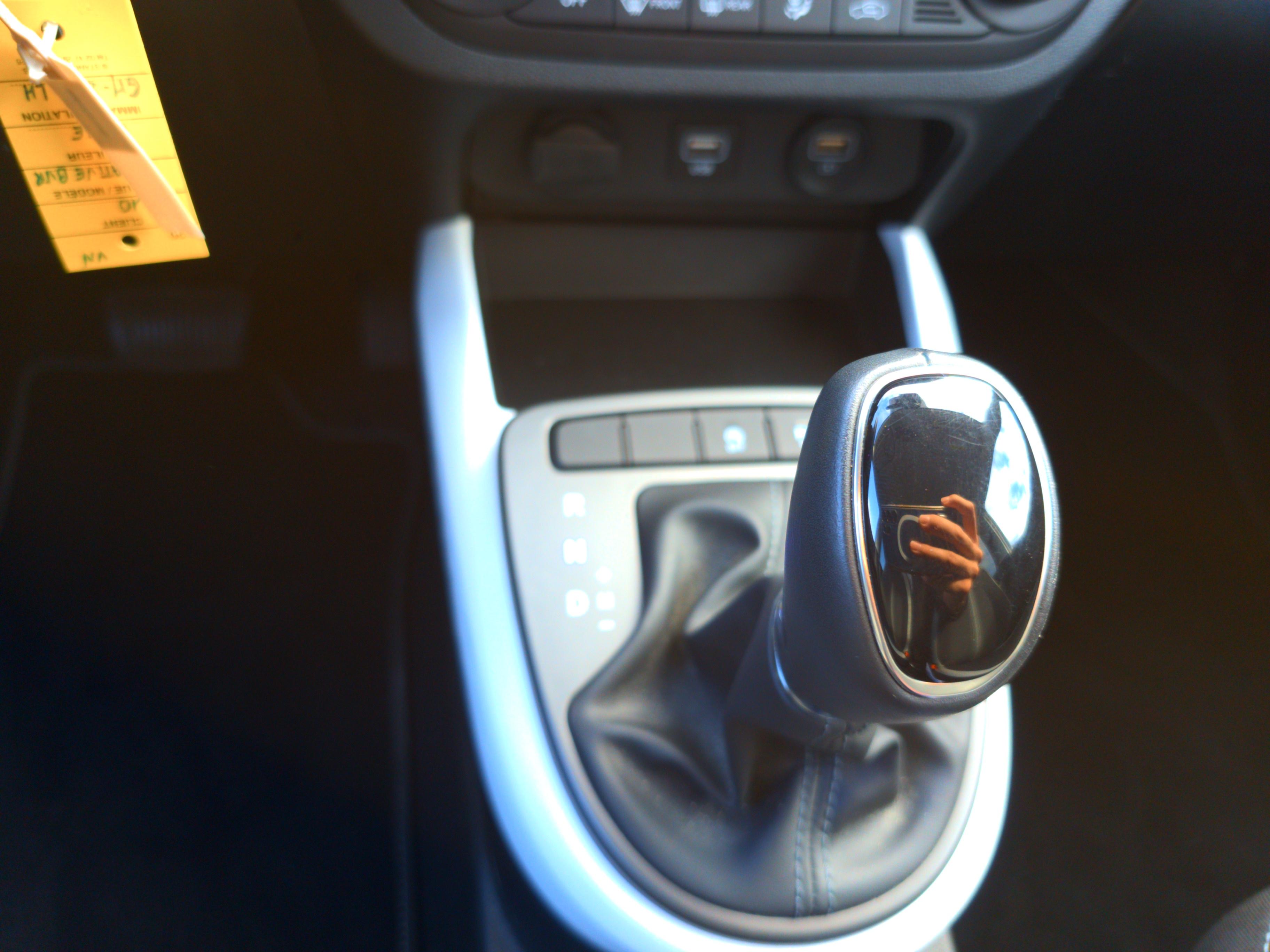 HYUNDAI i10 1.0 67 BVR Creative - Véhicule Occasion - Océane Auto HYUNDAI i10 1.0 67 BVR Creative - Véhicule Occasion Océane Auto