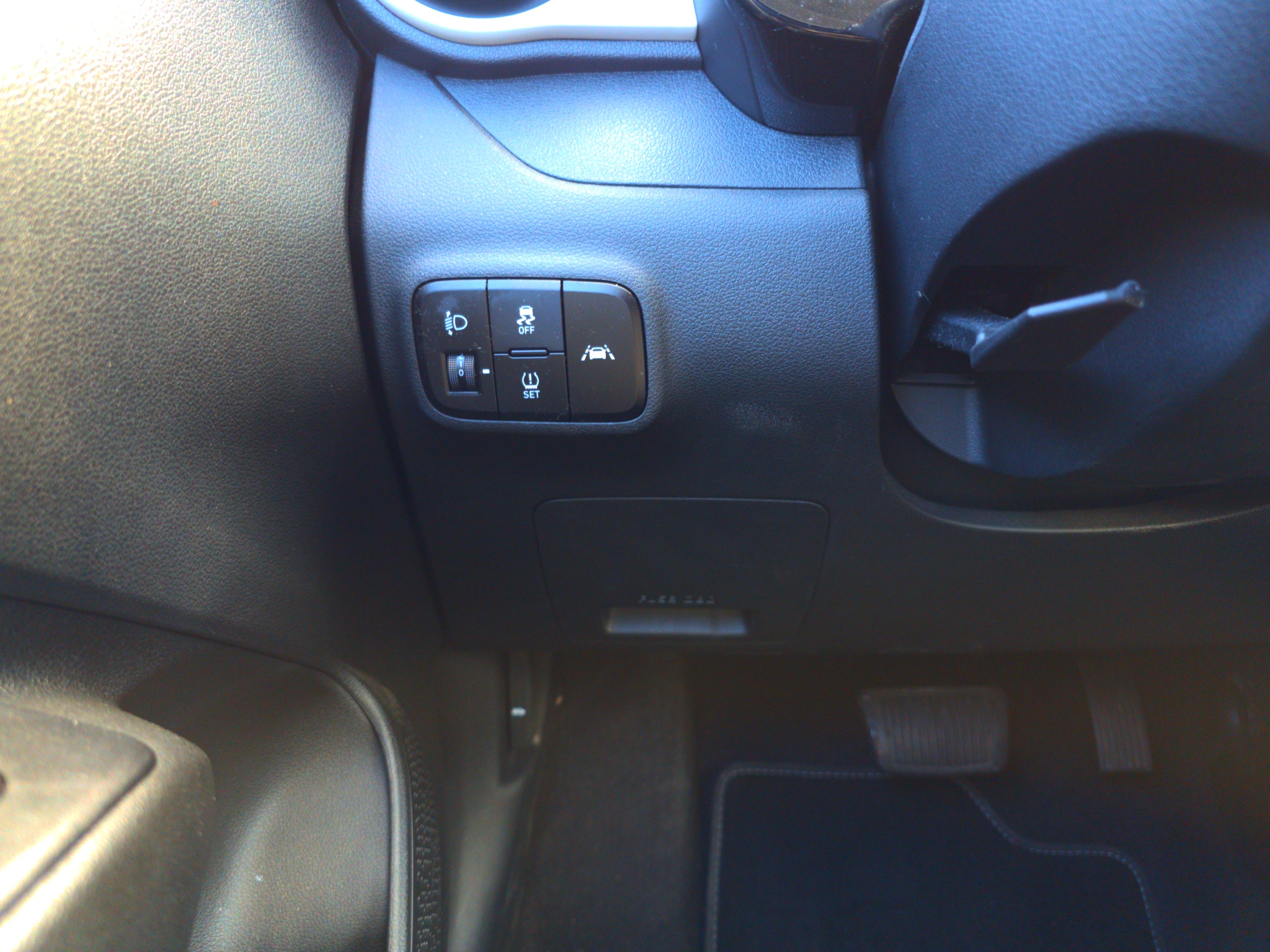 HYUNDAI i10 1.0 67 BVR Creative - Véhicule Occasion - Océane Auto HYUNDAI i10 1.0 67 BVR Creative - Véhicule Occasion Océane Auto