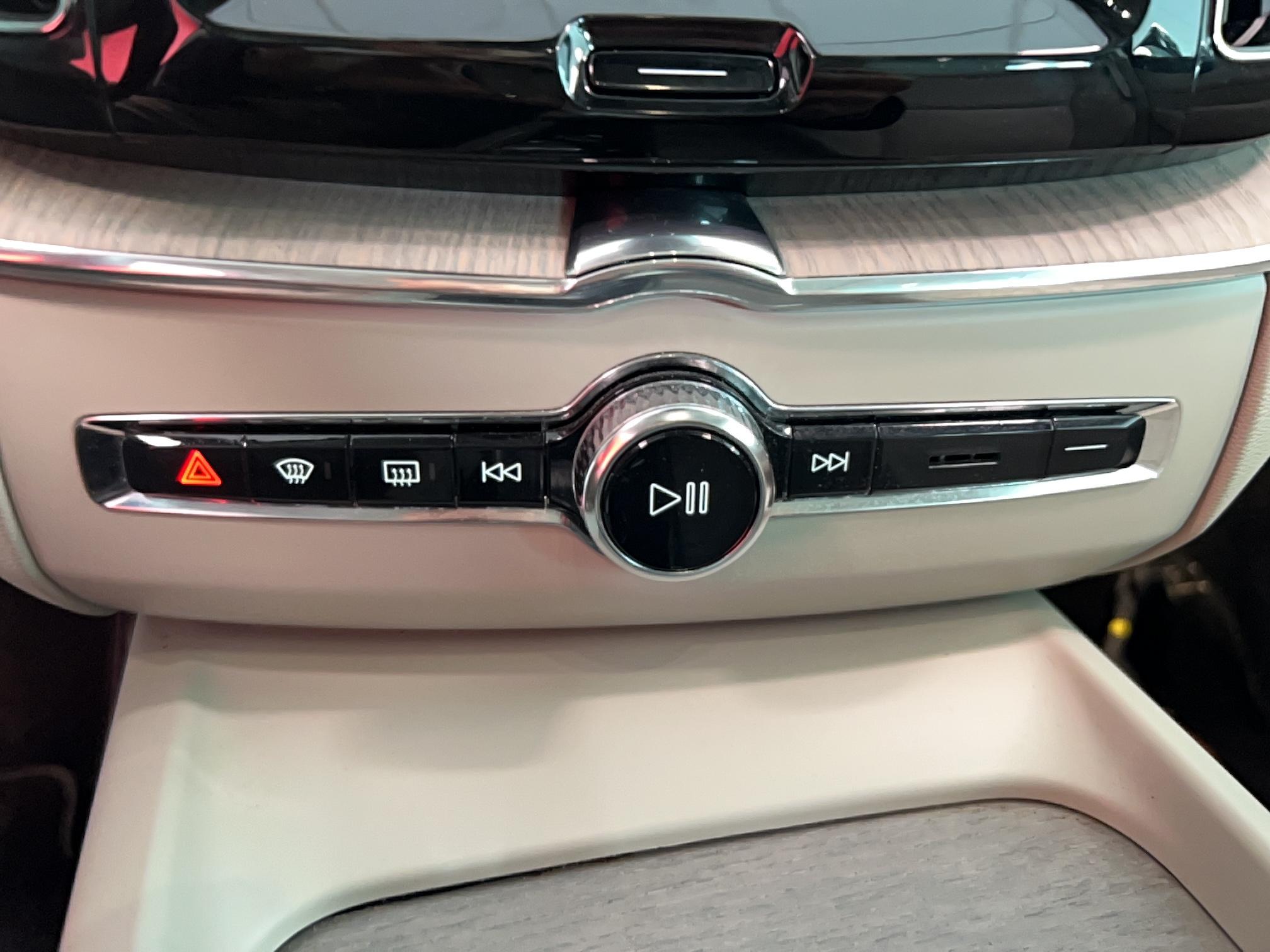 VOLVO XC60 T8 Twin Engine 303 ch + 87 ch Geartronic 8 Inscription Luxe - Véhicule Occasion - Océane Auto VOLVO XC60 T8 Twin Engine 303 ch + 87 ch Geartronic 8 Inscription Luxe - Véhicule Occasion Océane Auto