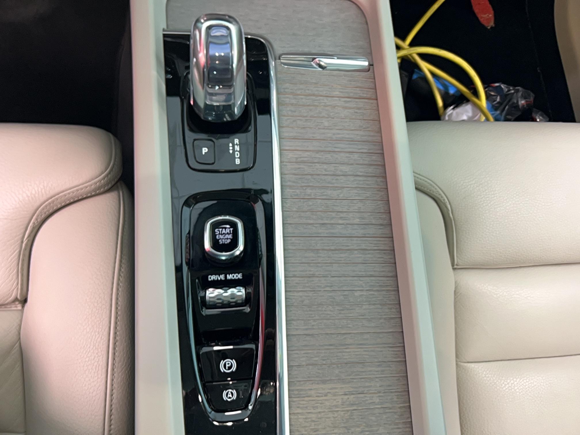 VOLVO XC60 T8 Twin Engine 303 ch + 87 ch Geartronic 8 Inscription Luxe - Véhicule Occasion - Océane Auto VOLVO XC60 T8 Twin Engine 303 ch + 87 ch Geartronic 8 Inscription Luxe - Véhicule Occasion Océane Auto