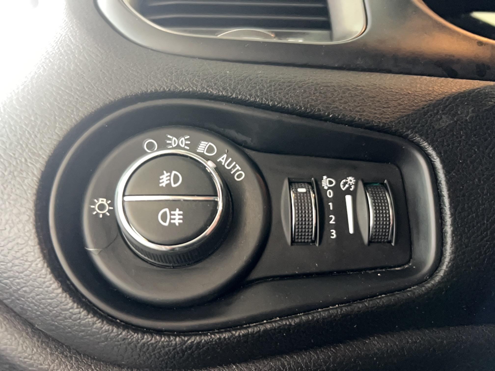 JEEP Renegade 1.0 GSE T3 120 ch BVM6 Limited - Véhicule Occasion - Océane Auto JEEP Renegade 1.0 GSE T3 120 ch BVM6 Limited - Véhicule Occasion Océane Auto