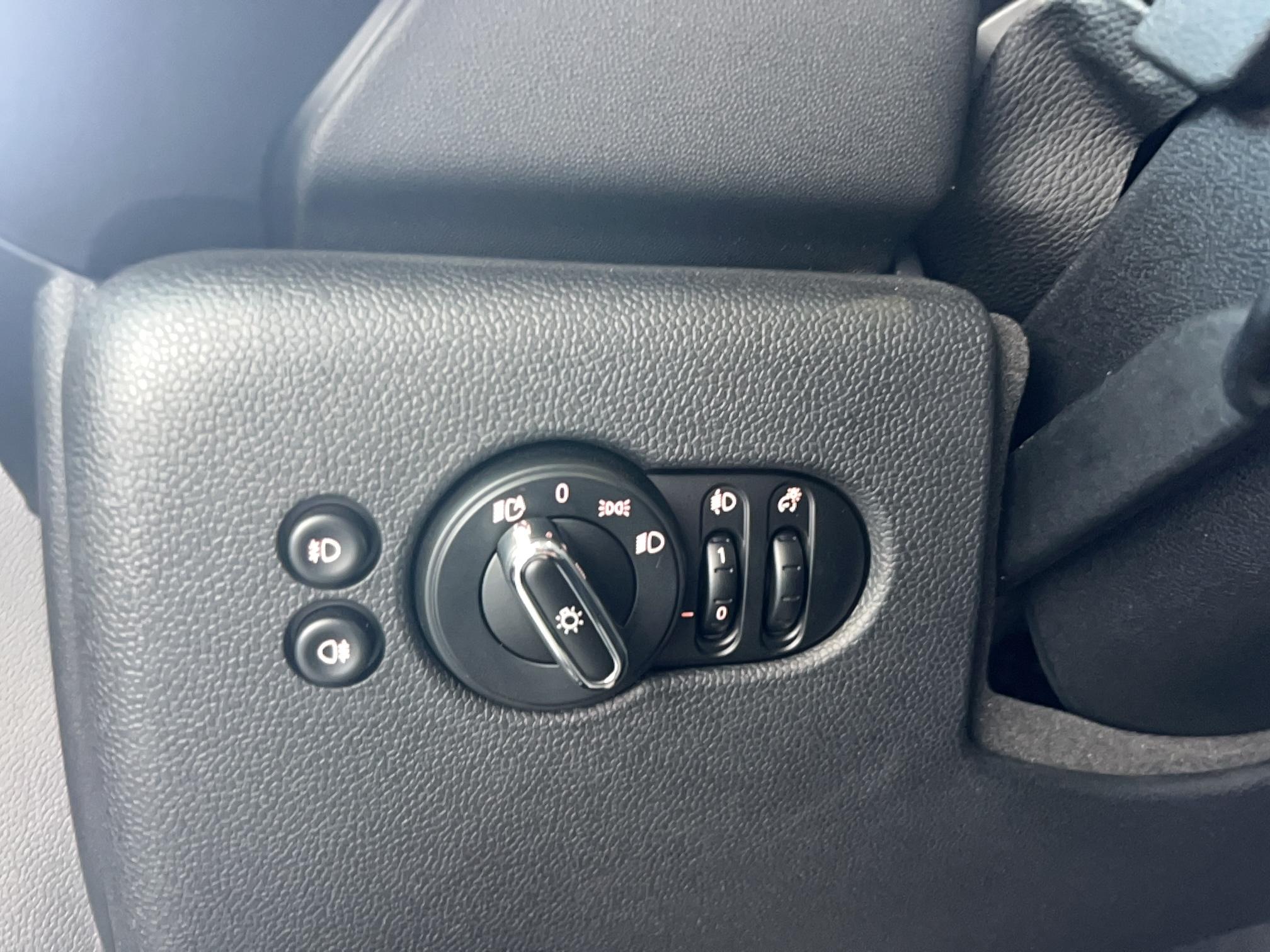 MINI Hatch 5 Portes Cooper SD 170 ch BVA8 Basic - Véhicule Occasion Océane Auto