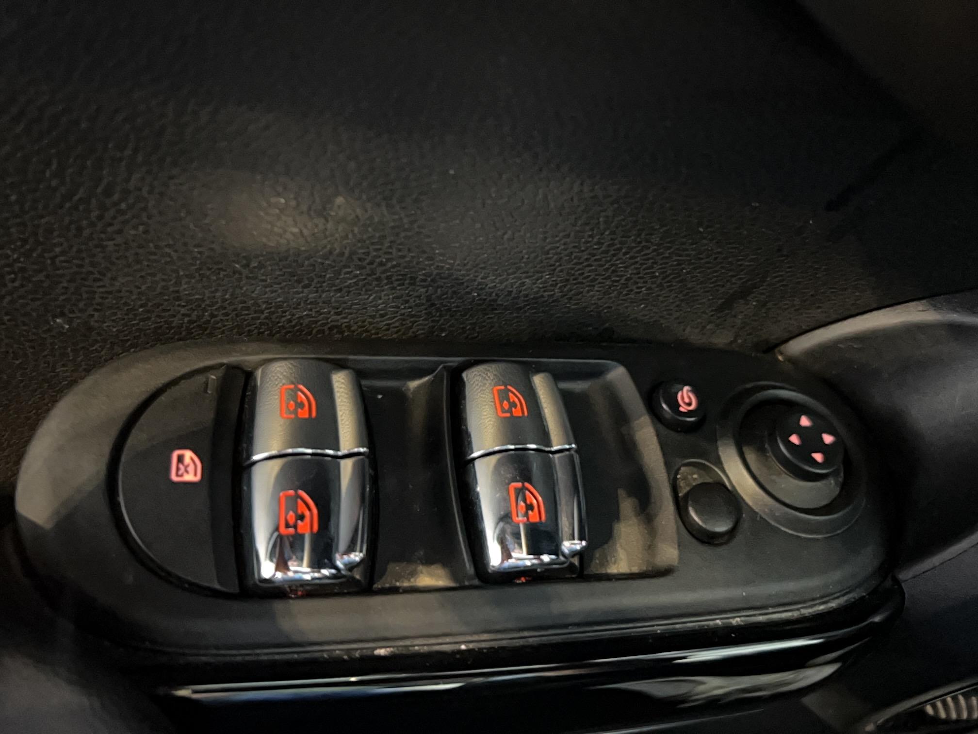 MINI Hatch 5 Portes Cooper SD 170 ch BVA8 Basic - Véhicule Occasion Océane Auto