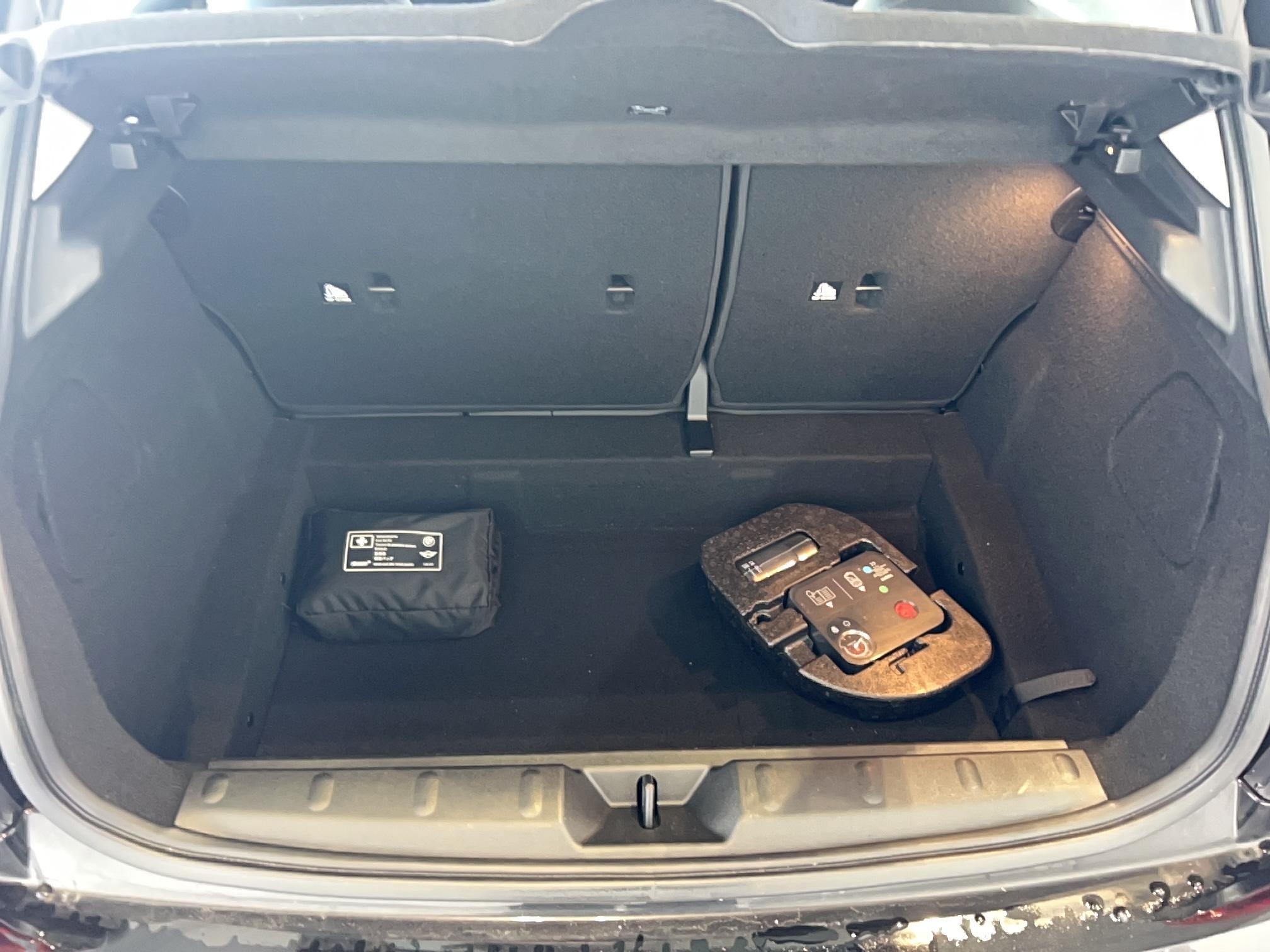 MINI Hatch 5 Portes Cooper SD 170 ch BVA8 Basic - Véhicule Occasion Océane Auto