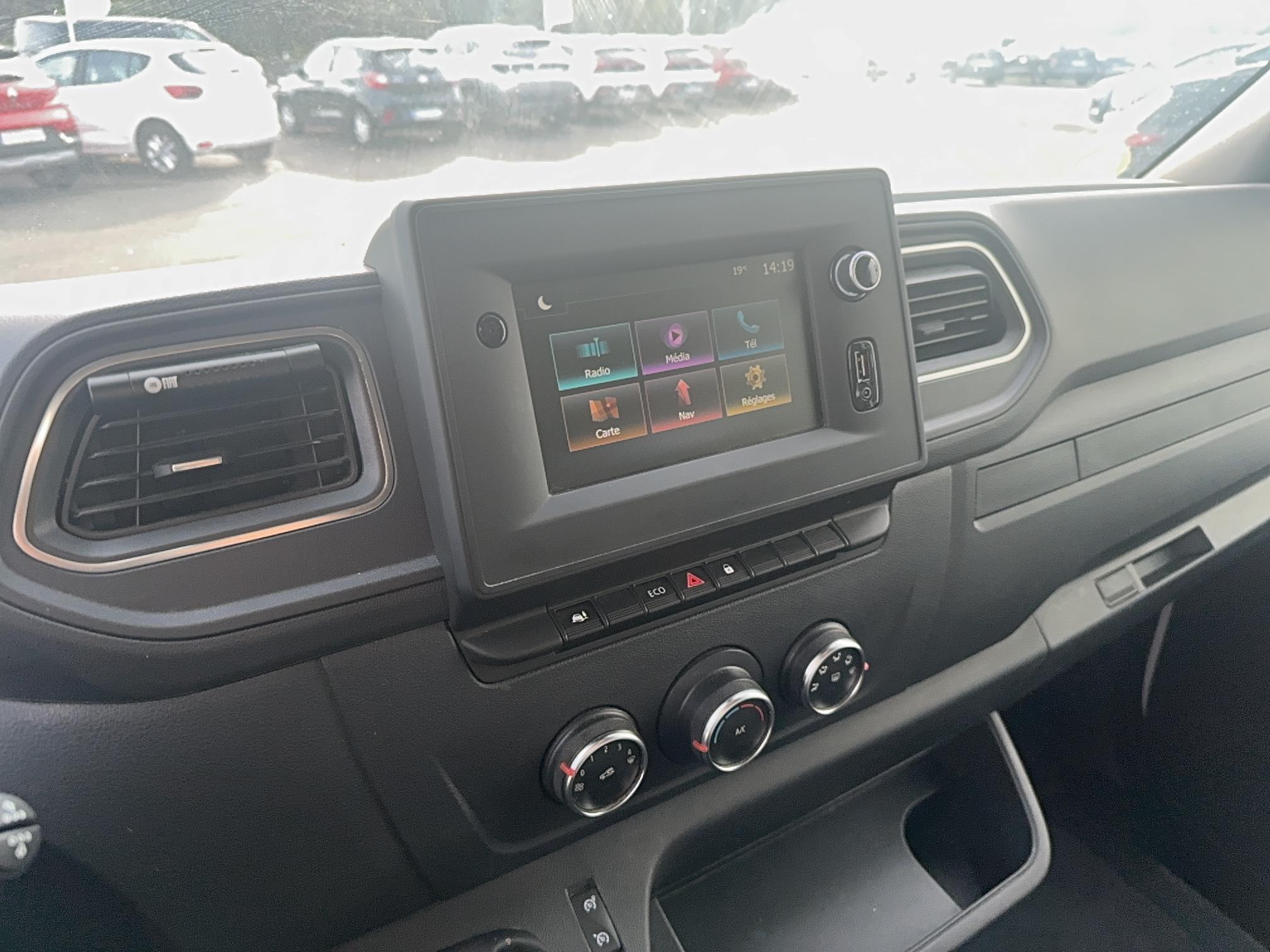 RENAULT MASTER FGN TRAC F3300 L2H2 BLUE DCI 135 GRAND CONFORT - Véhicule Occasion Océane Auto