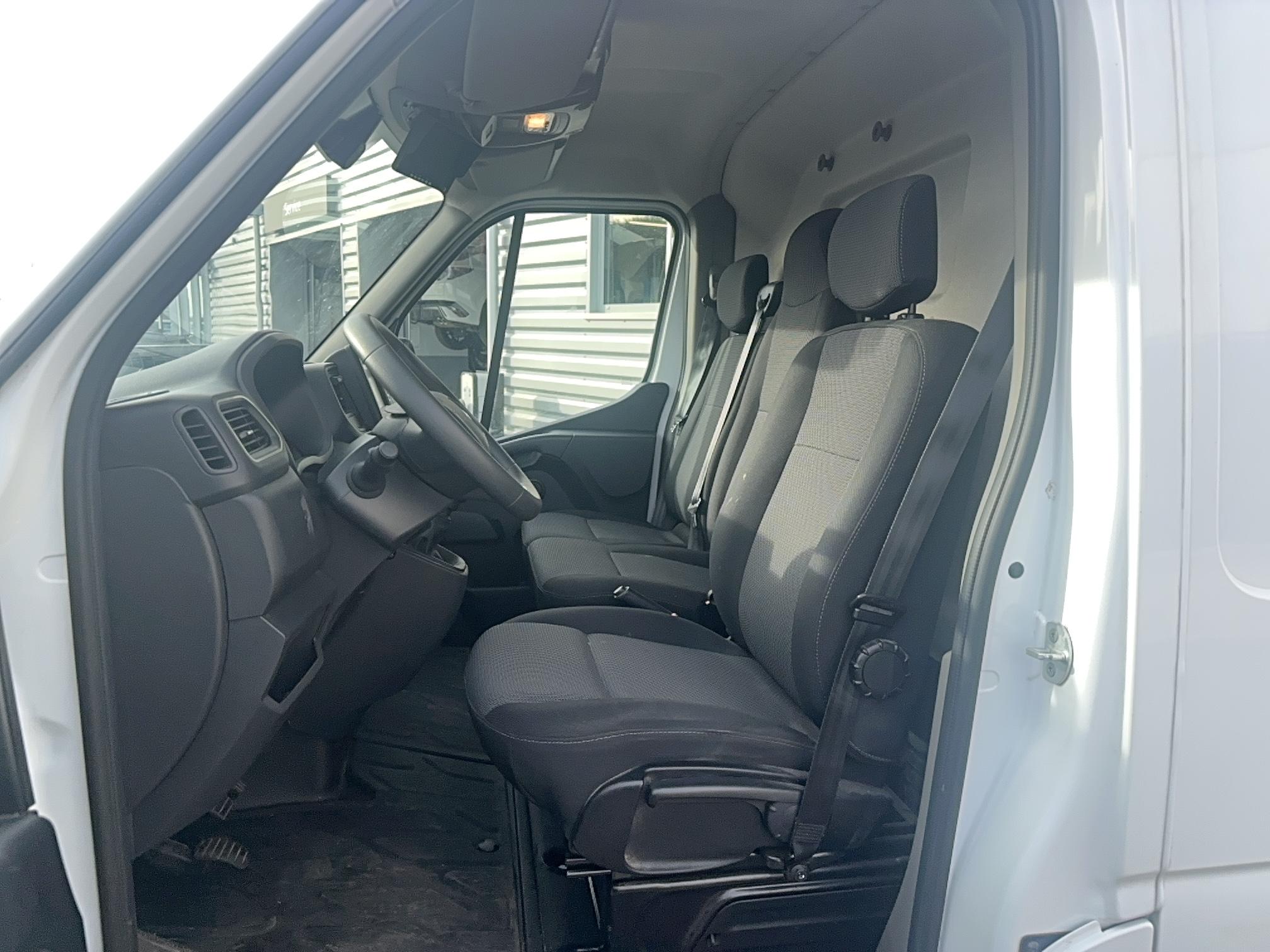 RENAULT MASTER FGN TRAC F3300 L2H2 BLUE DCI 135 GRAND CONFORT - Véhicule Occasion Océane Auto