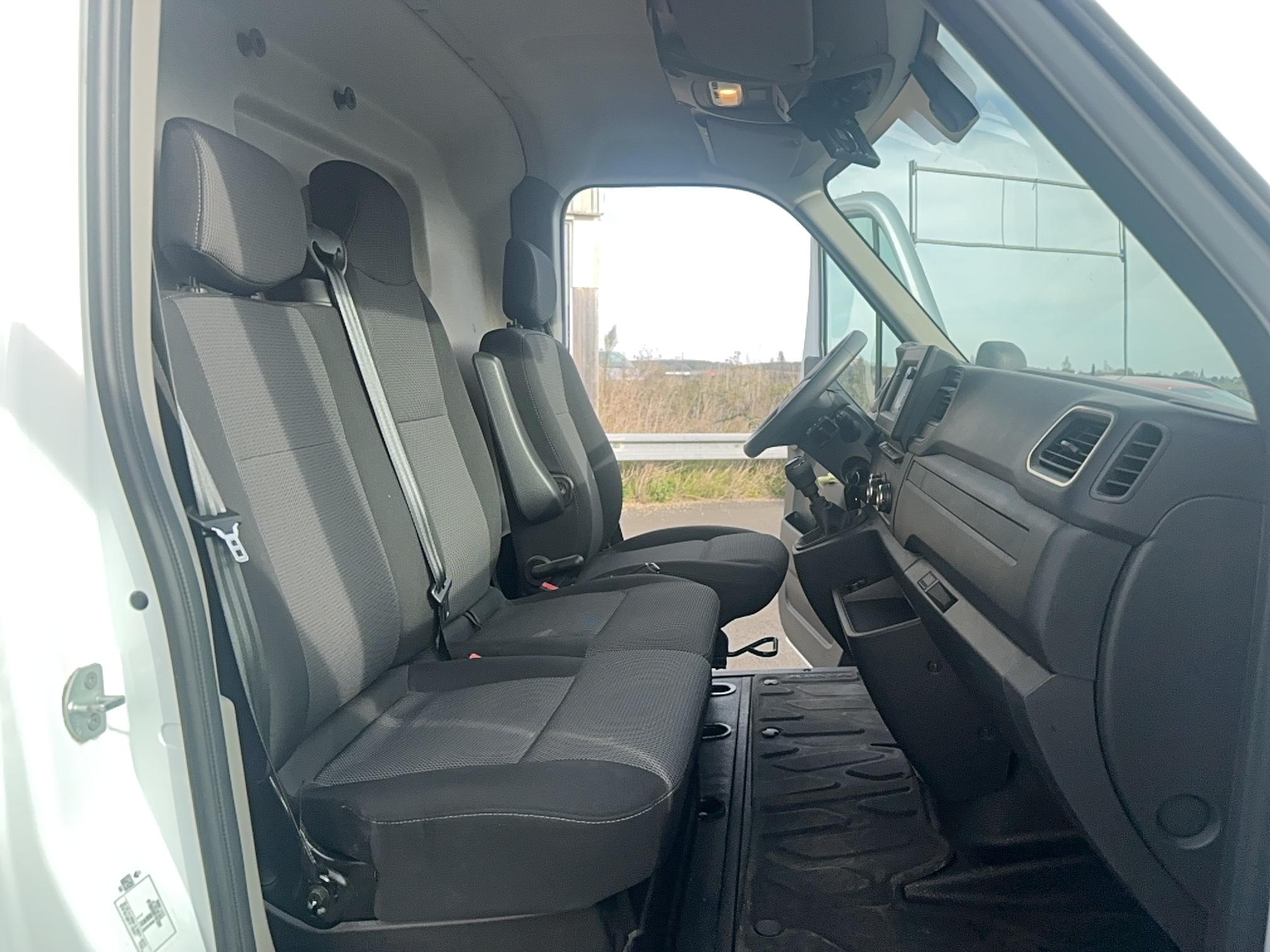 RENAULT MASTER FGN TRAC F3300 L2H2 BLUE DCI 135 GRAND CONFORT - Véhicule Occasion Océane Auto