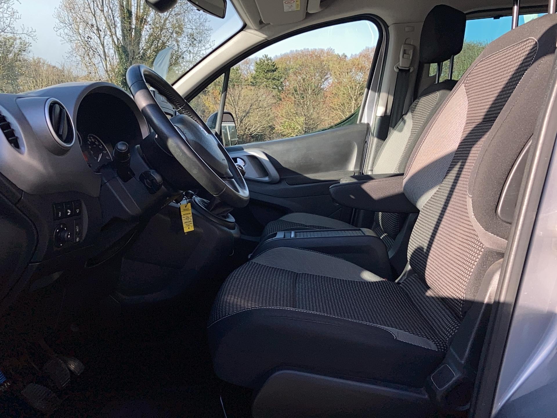 PEUGEOT Partner Tepee 1.2L PureTech 110ch S&S BVM5 Outdoor - Véhicule Occasion - Océane Auto PEUGEOT Partner Tepee 1.2L PureTech 110ch S&S BVM5 Outdoor - Véhicule Occasion Océane Auto