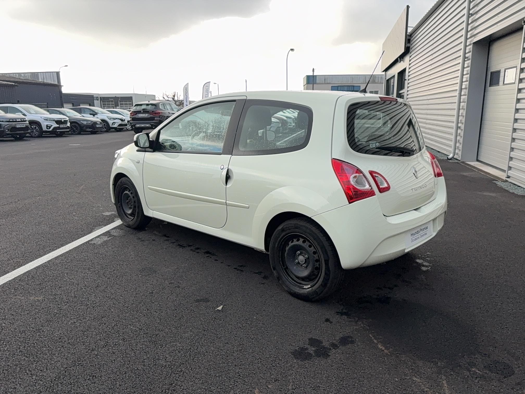 RENAULT Twingo II 1.2 LEV 16v 75 eco2 Privilège - Véhicule Occasion - Océane Auto RENAULT Twingo II 1.2 LEV 16v 75 eco2 Privilège - Véhicule Occasion Océane Auto