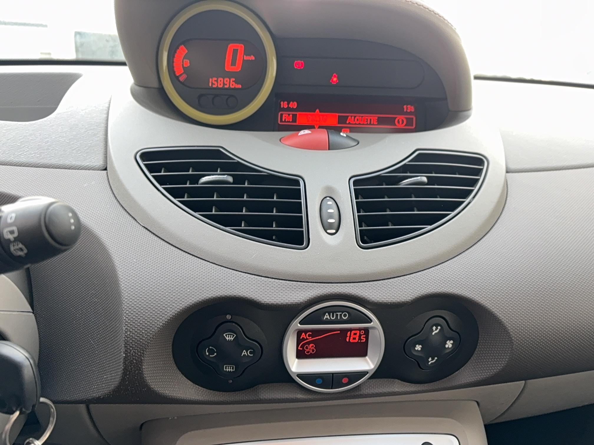 RENAULT Twingo II 1.2 LEV 16v 75 eco2 Privilège - Véhicule Occasion - Océane Auto RENAULT Twingo II 1.2 LEV 16v 75 eco2 Privilège - Véhicule Occasion Océane Auto